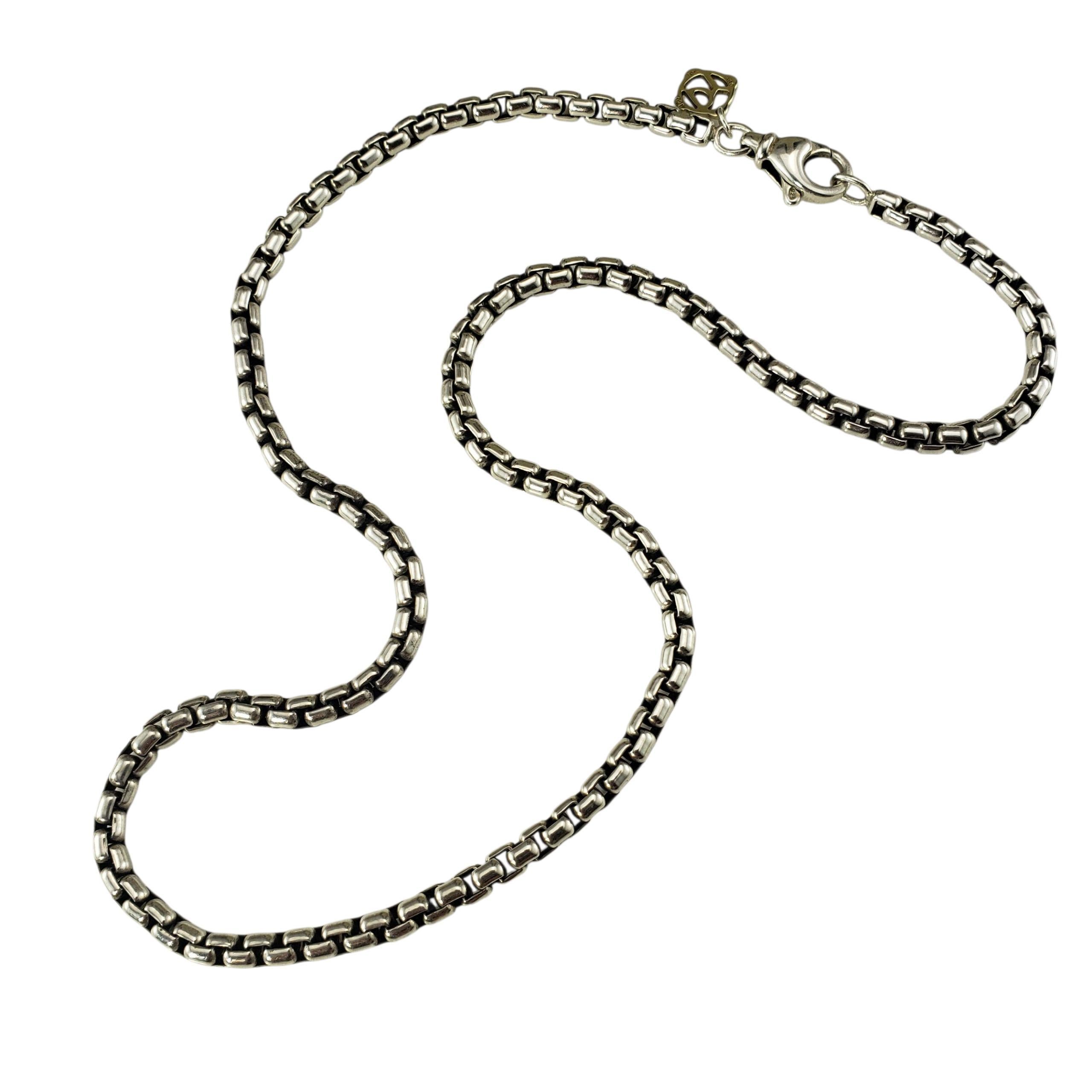 David Yurman - Collana con catena a scatola in argento sterling.

Classica e versatile, questa collana David Yurman è realizzata in argento sterling con la caratteristica catena a scatola. Rifinito con una targhetta con firma in oro giallo 14K. Un