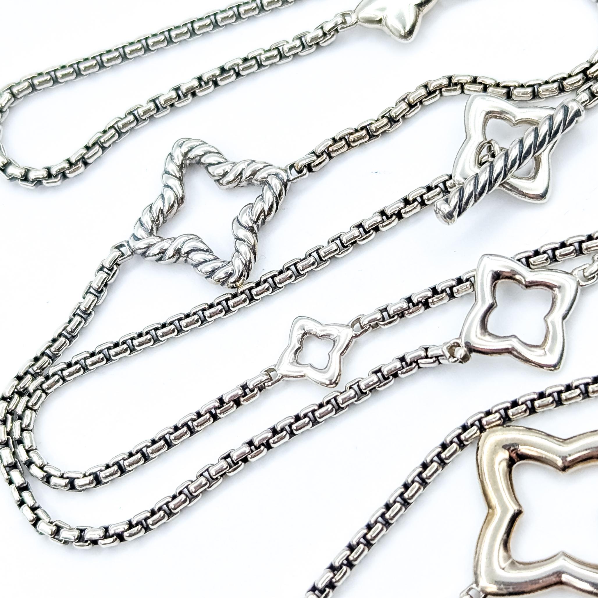 Contemporaneo A. David Yurman - Collana a maglie quadrate in argento sterling con stazioni a forma di quadrifoglio in vendita