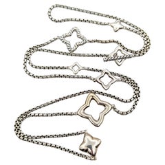 A. David Yurman - Collana a maglie quadrate in argento sterling con stazioni a forma di quadrifoglio