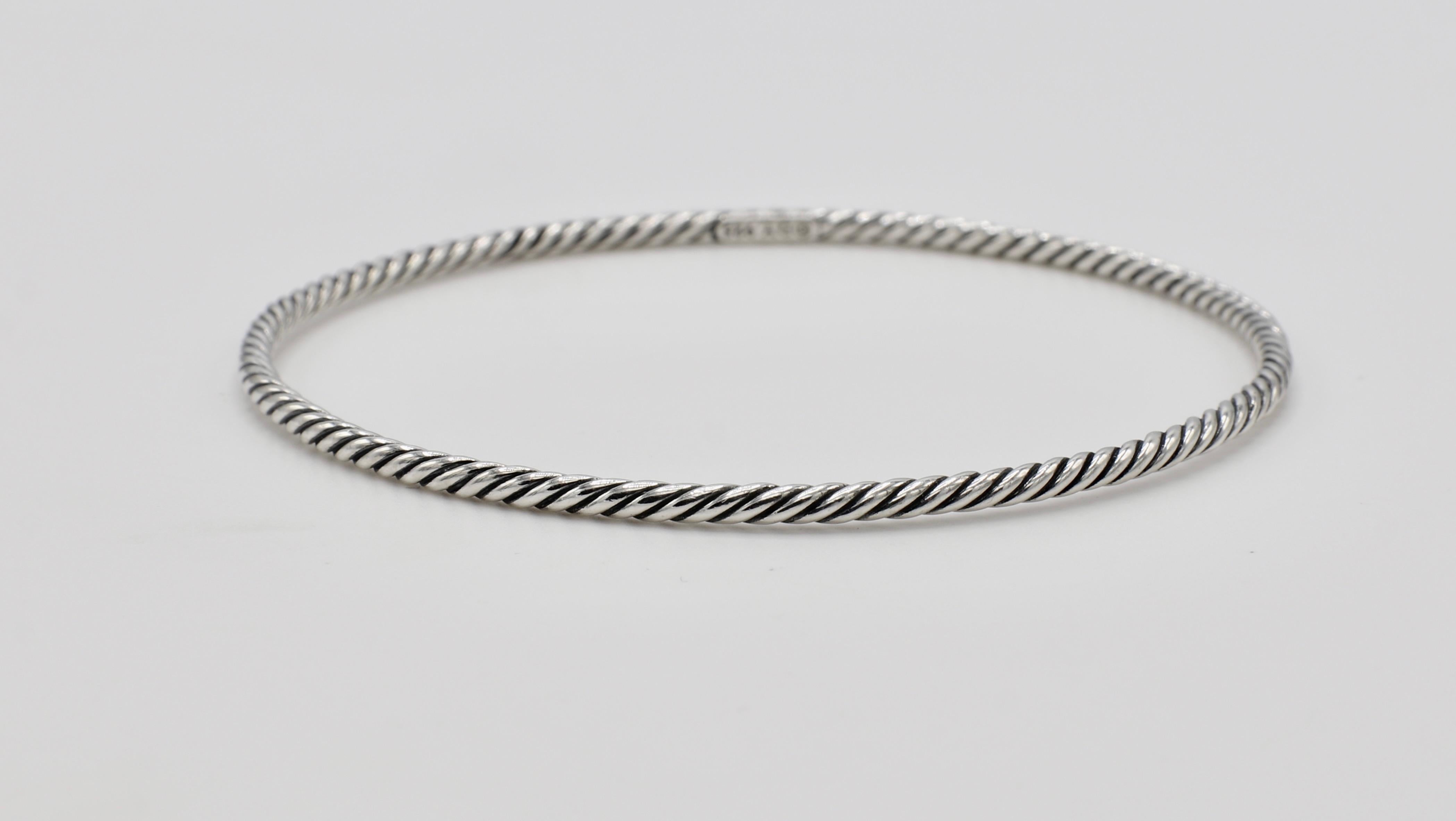 David Yurman Sterling Silber Kabel Armreif Armband 
Metall: Sterling Silber
Gewicht: 7,75 Gramm
Durchmesser: 69MM
Breite: 2.2MM
Unterzeichnet: DY 925

