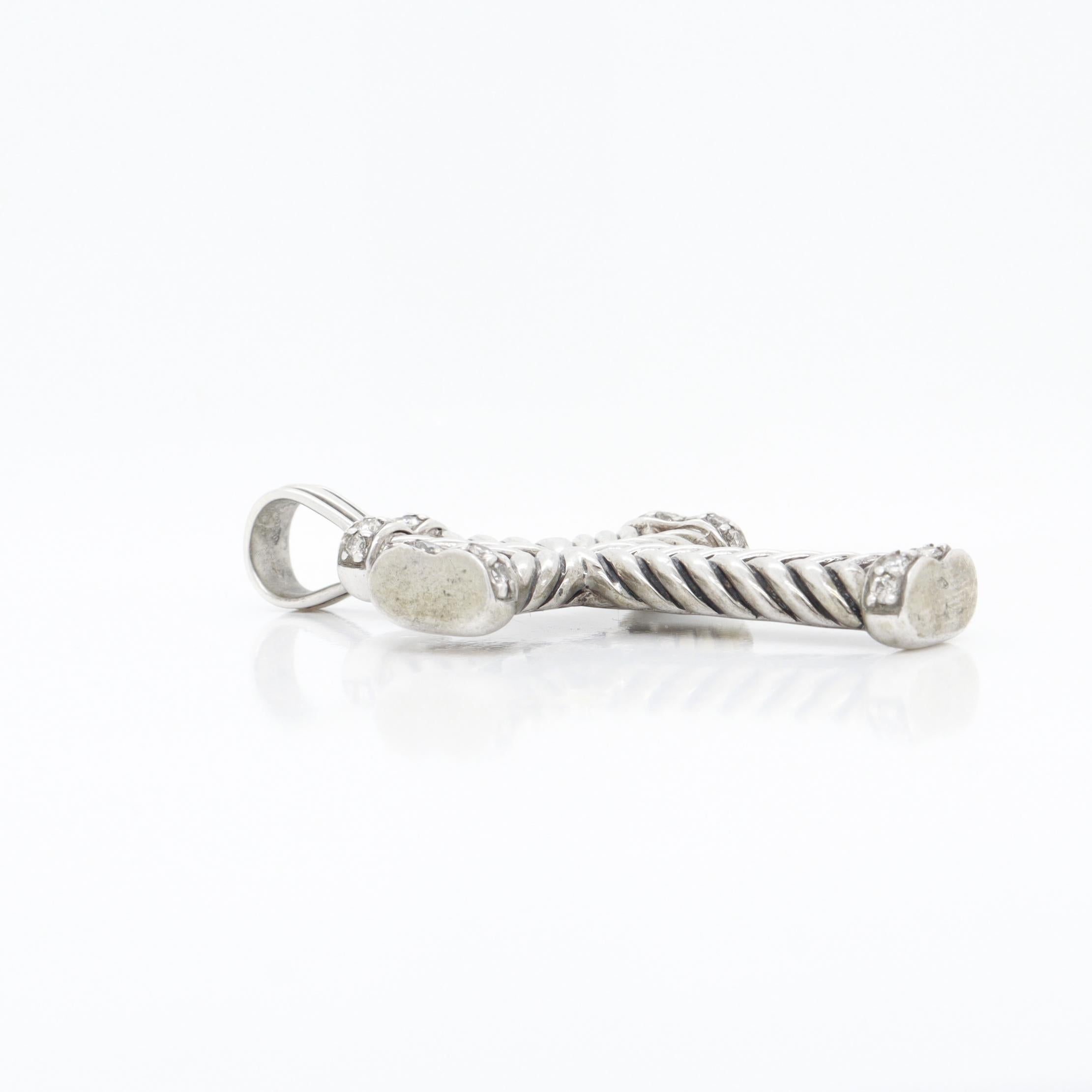 Pendentif en argent David Yurman Chevron Cross avec diamants Bon état - En vente à Philadelphia, PA