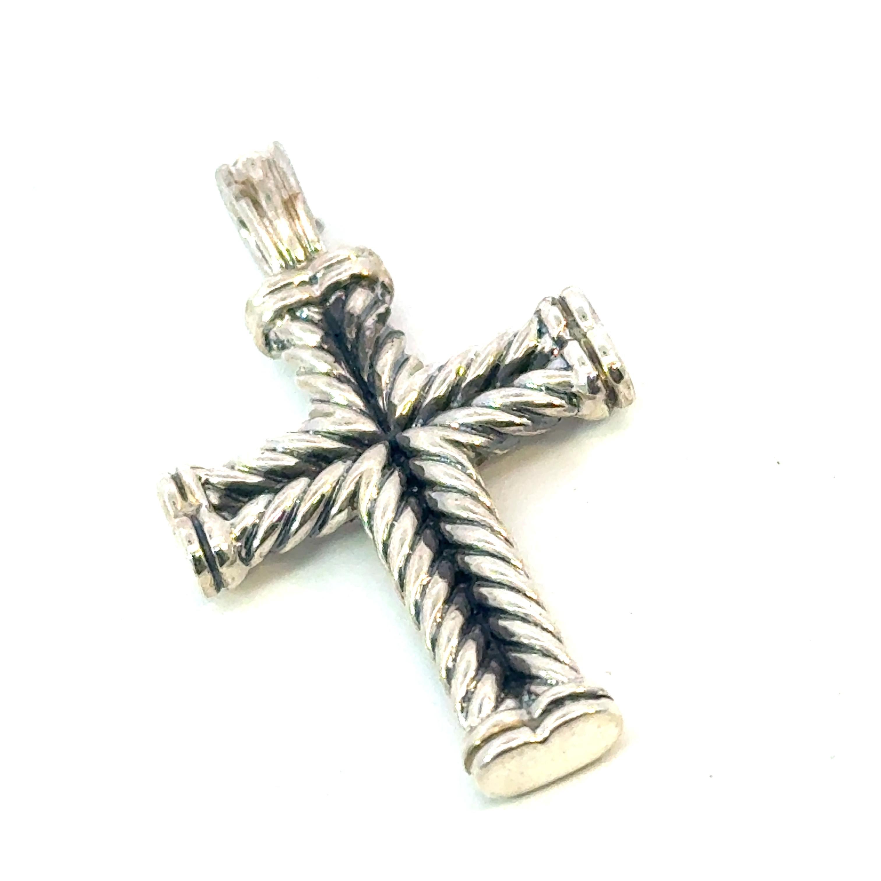 David Yurman Sterling Silver Cross Pendant Estate im Zustand „Gut“ im Angebot in Brooklyn, NY