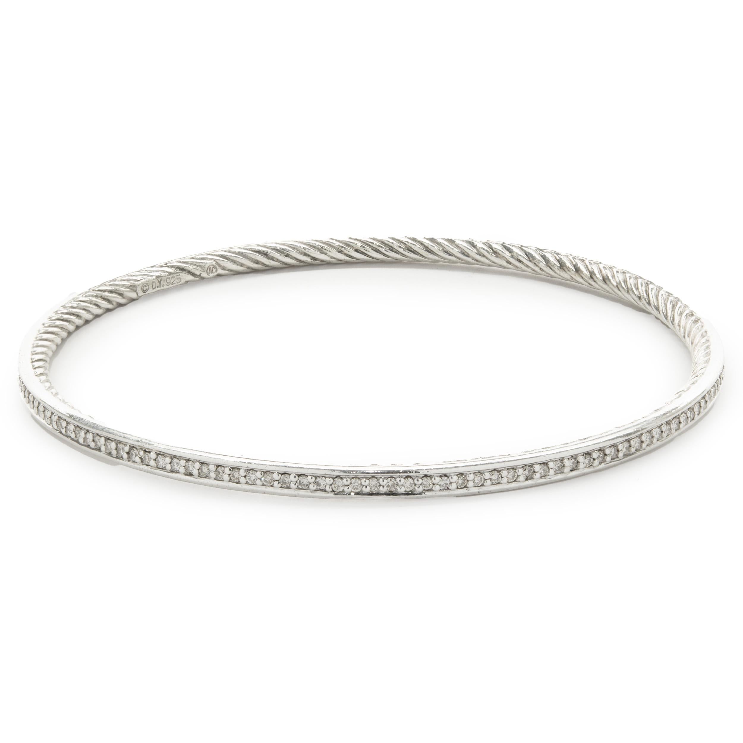 Designer: David Yurman
MATERIAL: Rostfreier Stahl
Diamanten: 140 runde Brillanten = 1,00cttw
Farbe: G
Klarheit: SI1
Abmessungen: 7,5 Zoll Handgelenk
Gewicht: 13,13