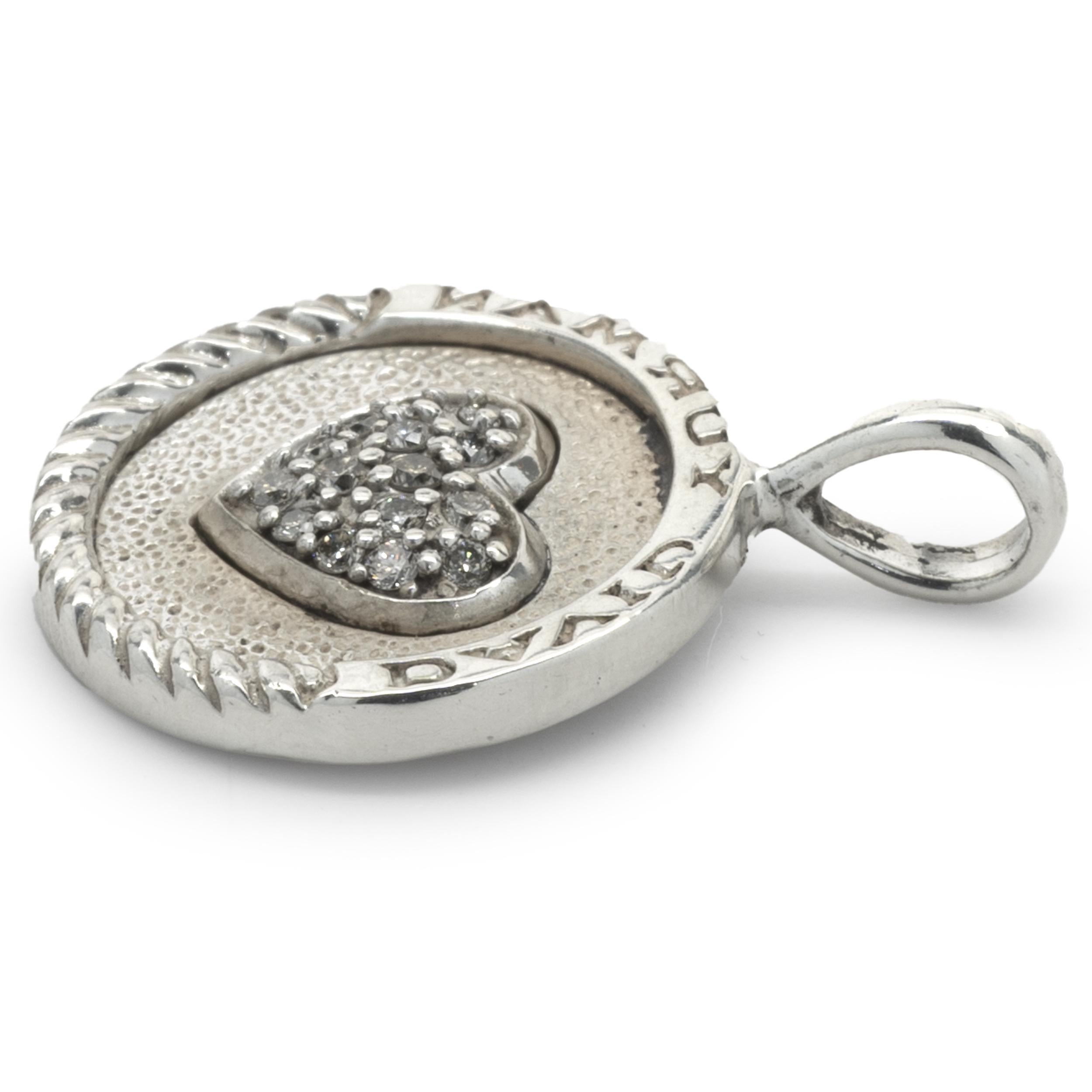 Taille ronde David Yurman Pendentif cercle en forme de cœur en argent sterling et diamants en vente