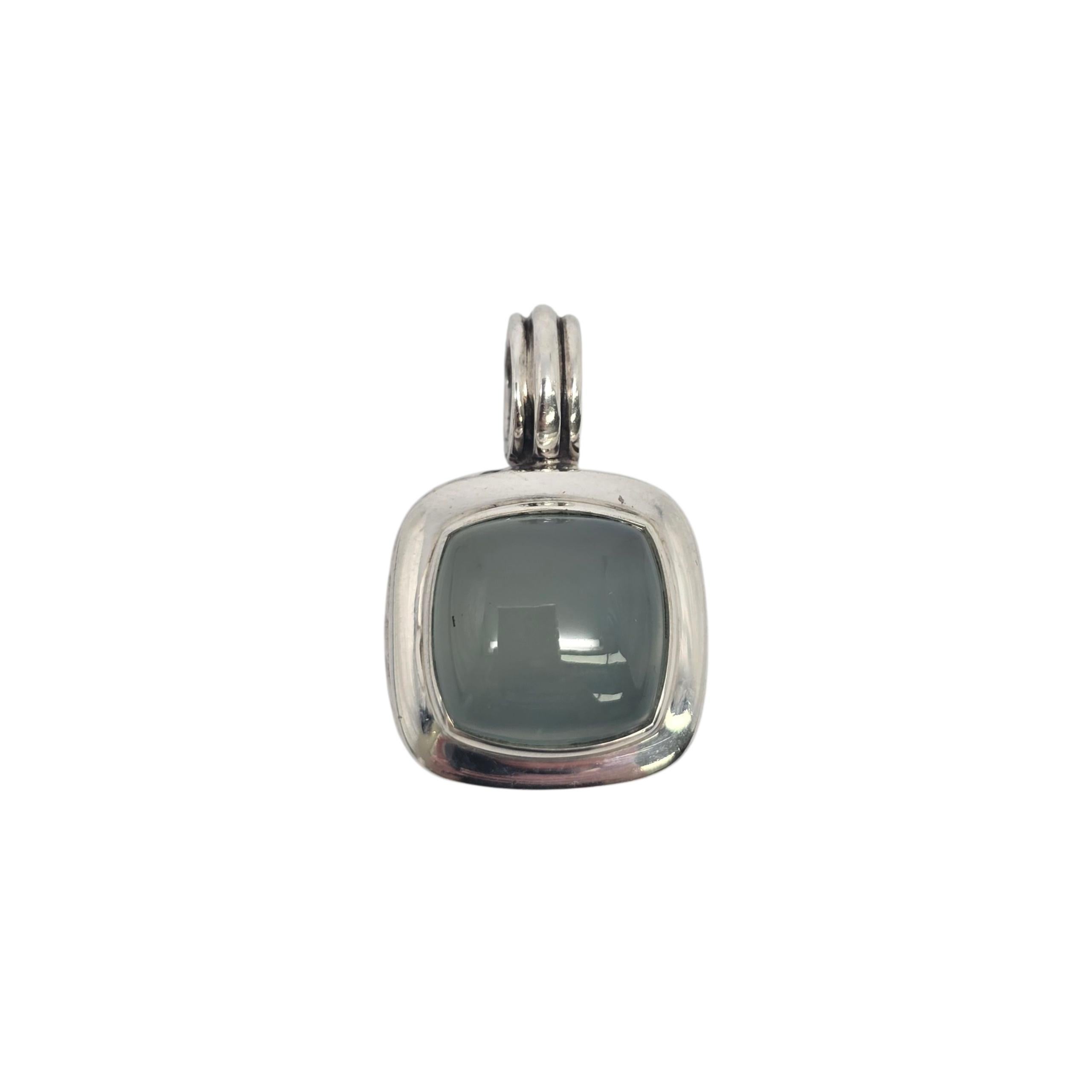 David Yurman sterling silver Dyed Chalcedony Albion pendant.

David Yurman's iconic Albion design pendant featuring a dyed chalcedony stone in a gray/green/blue hue with twist cable design around the pendant.

Weighs approx 10.8g, 7.0dwt

Measures