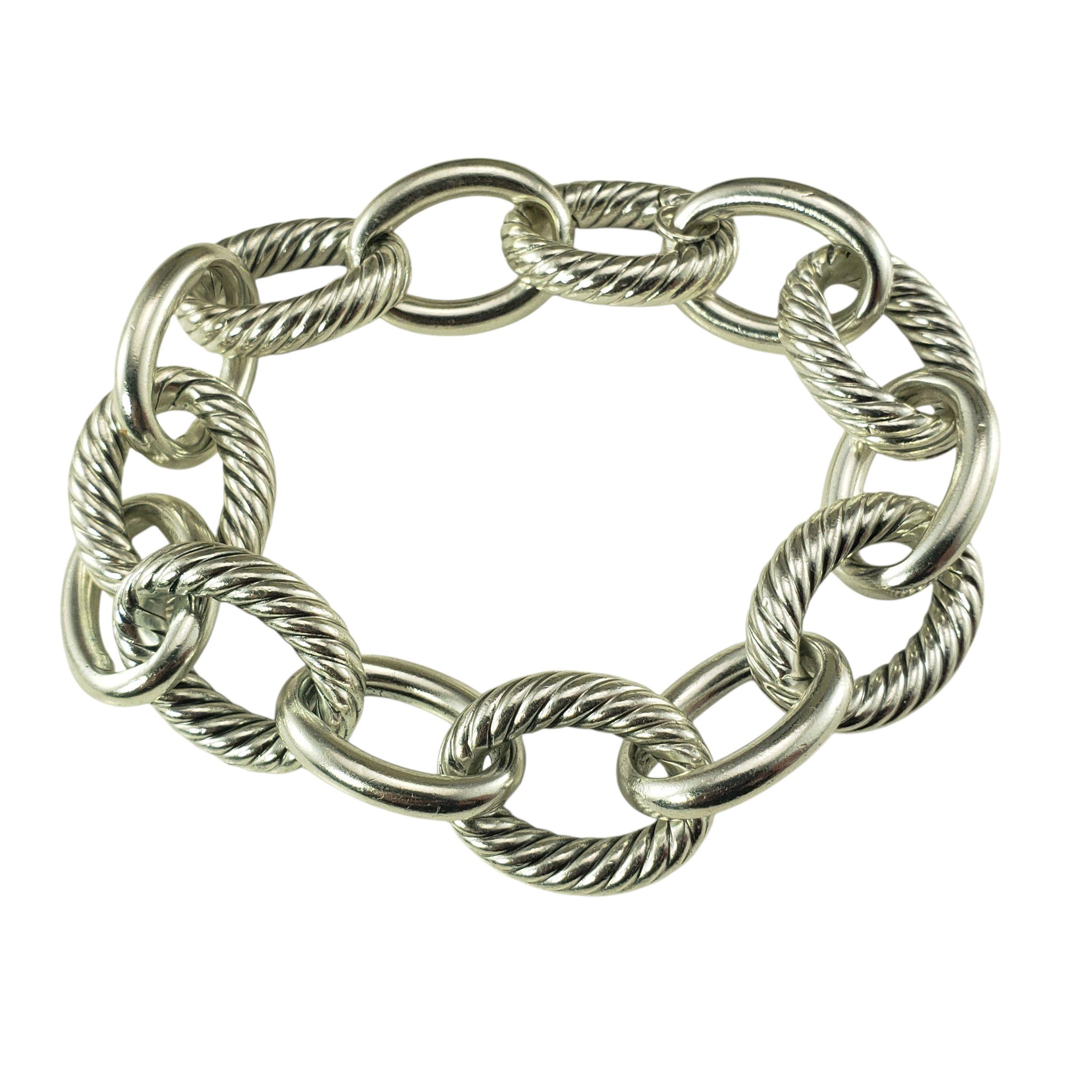David Yurman Sterling Silver Extra Large Oval Link Bracelet-

Statement-making and unmistakably David Yurman, this stunning bracelet features oversized oval links alternating between smooth and signature twisted cable design. Crafted in sterling