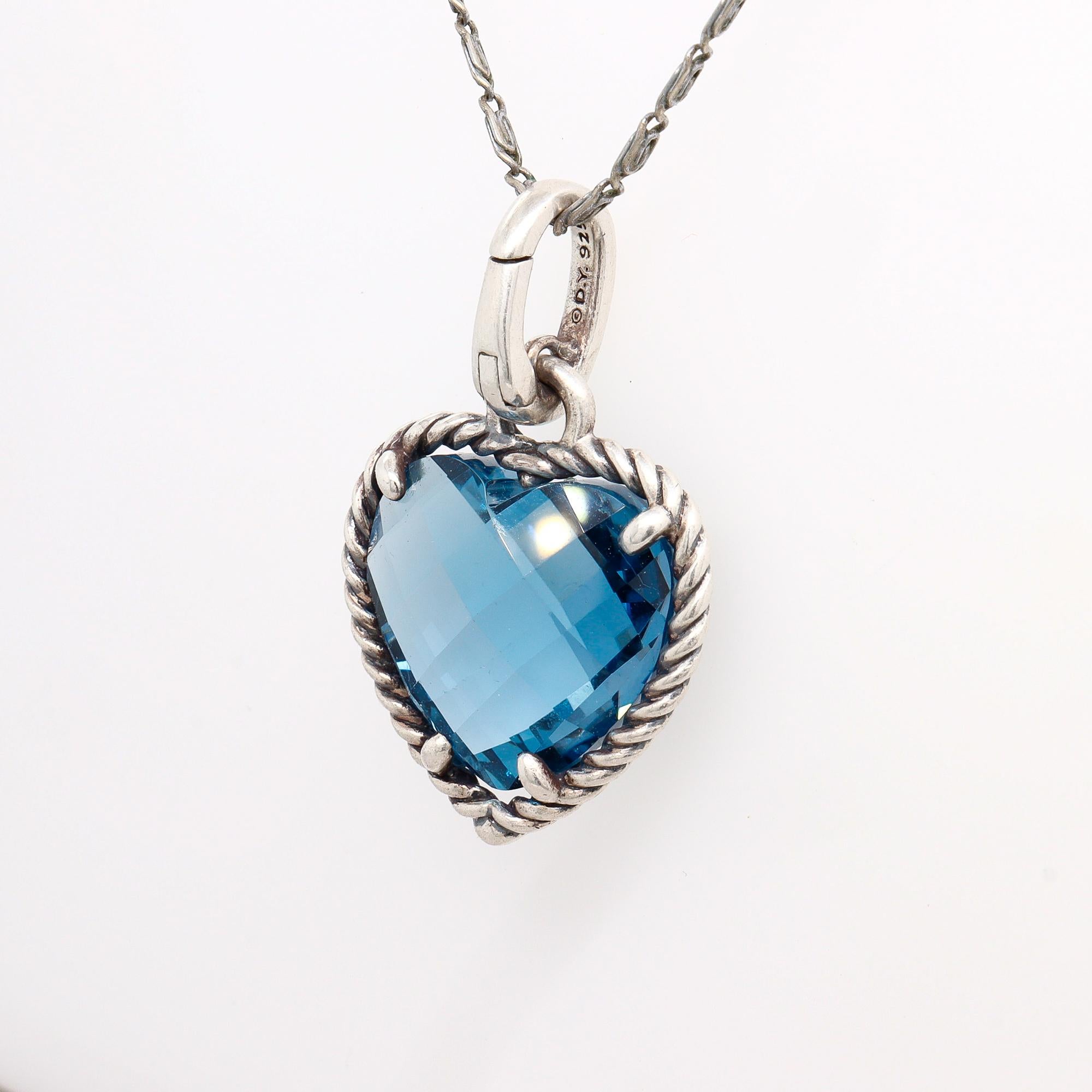 David Yurman Sterling Silber & Londoner Blautopas Figuraler Herz-Anhänger im Zustand „Gut“ im Angebot in Philadelphia, PA