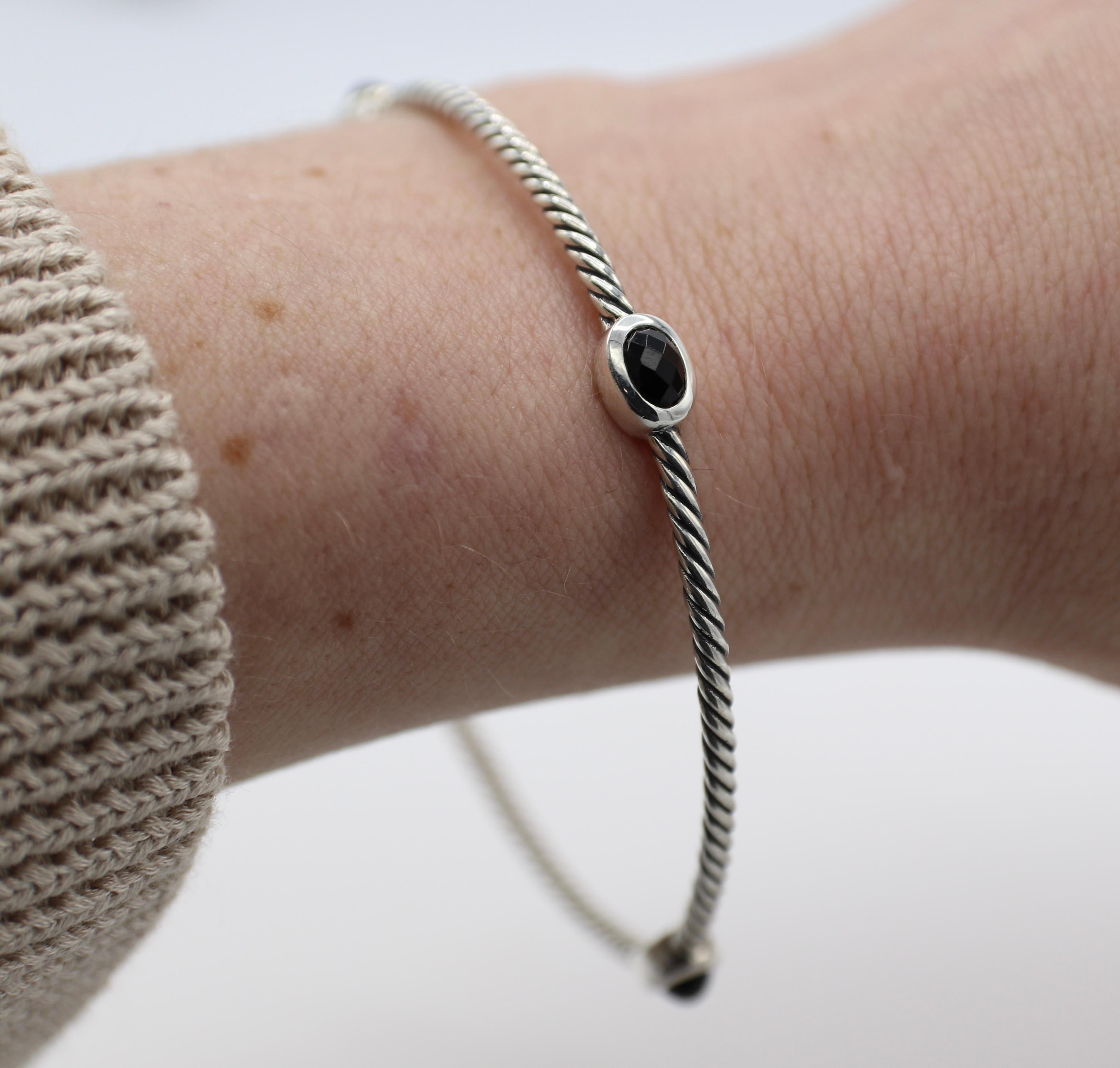 David Yurman Sterling Silber & Onyx Station Kabel Armreif Armband im Zustand „Hervorragend“ in  Baltimore, MD