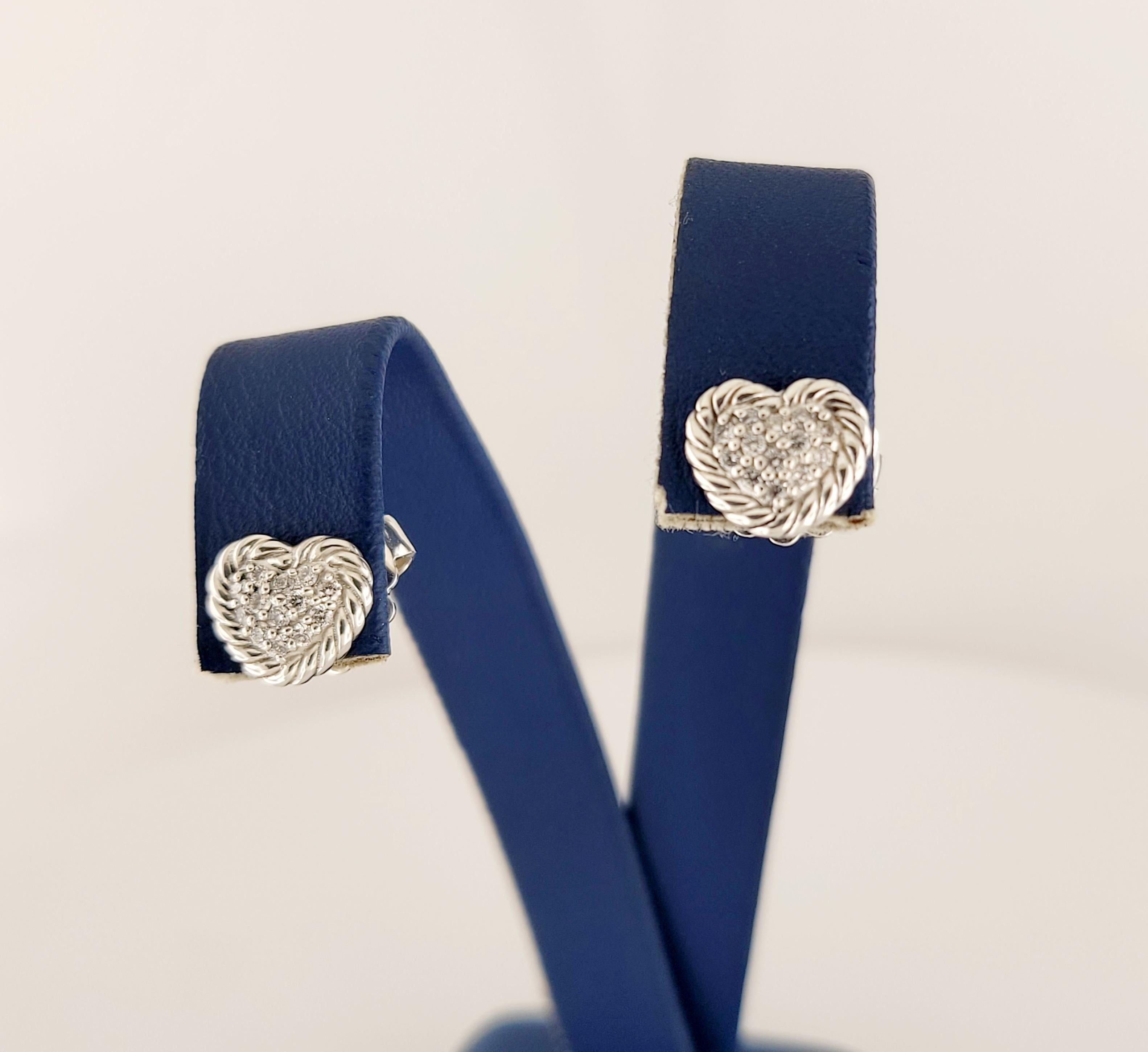Brand David Yurman
Sterling Silver 925
Earring shape Heart
Main stone Diamond
Weight 2.6gr Total 
Diamonds Pave Setting estimated 0.03ct-0.08cts
Condition New, never worn
Comes with David Yurman  pouch