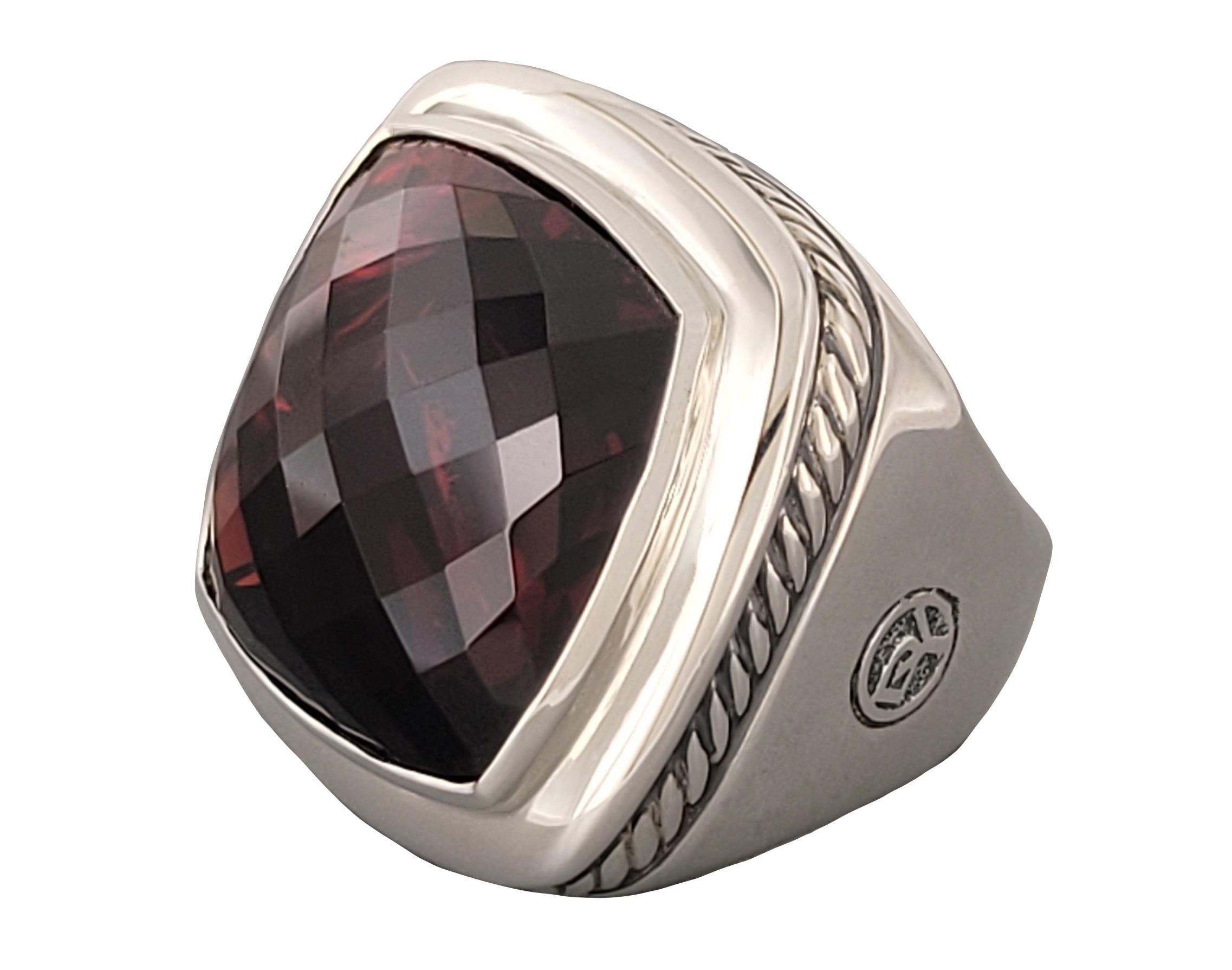-Marke David Yurman 
Rubinroter Albion-Ring
-MATERIAL Sterling Silber 925
-Ringgröße: 5,75
-Ring Stirnseite Dimension :21.2mm 
-Ringbreite: 6 mm 
-Albion Abmessung:19.2mm
-Geschlecht Frauen 
-Zustand Pre-Owned 
*DY-Tasche im Lieferumfang enthalten