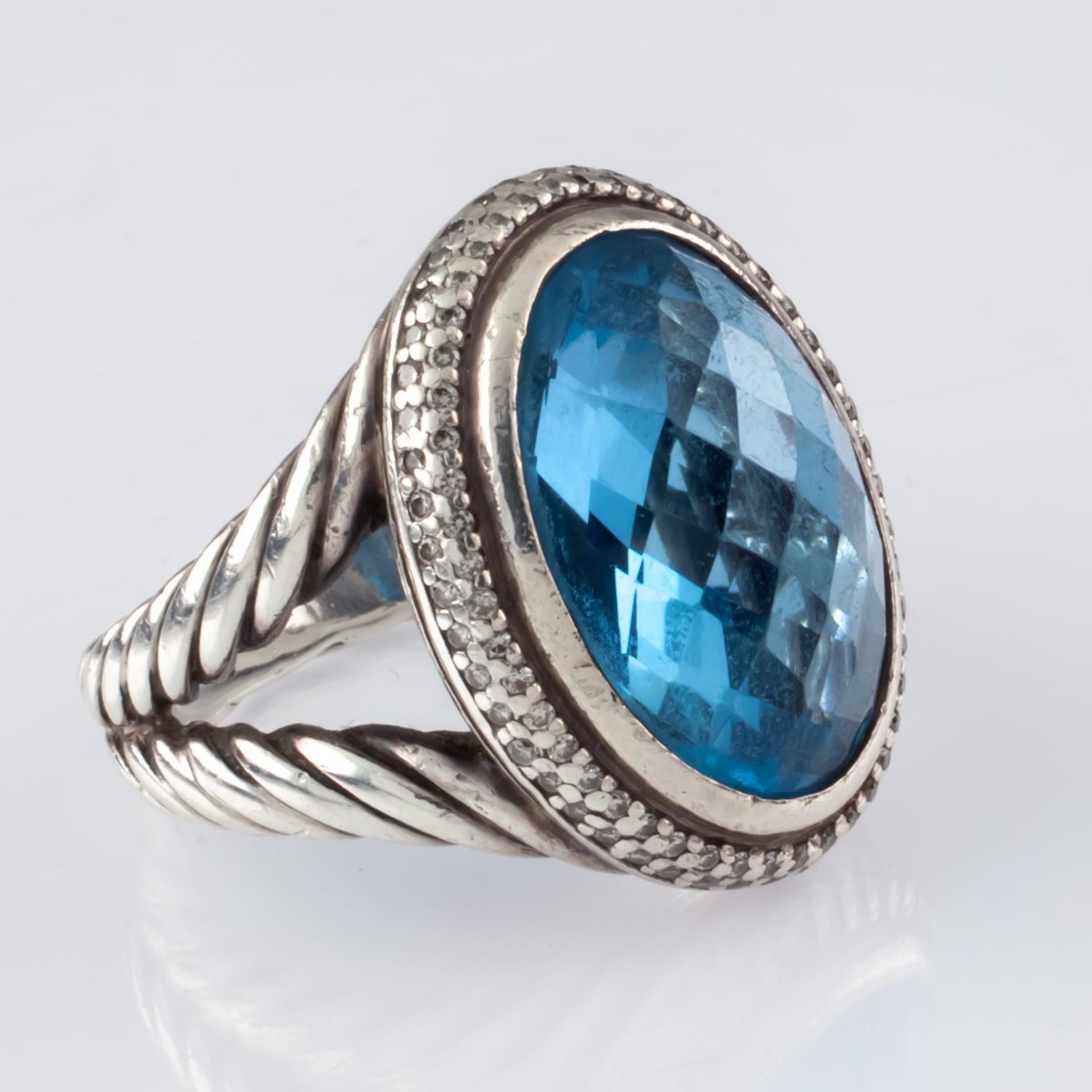 Taglio cuscino David Yurman Anello Signature in argento Sterling Topazio Blu con Accenti di Diamante in vendita