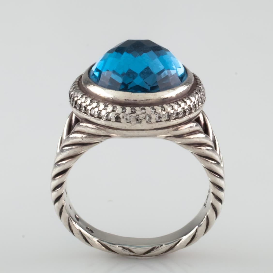 David Yurman Anello Signature in argento Sterling Topazio Blu con Accenti di Diamante in vendita 1