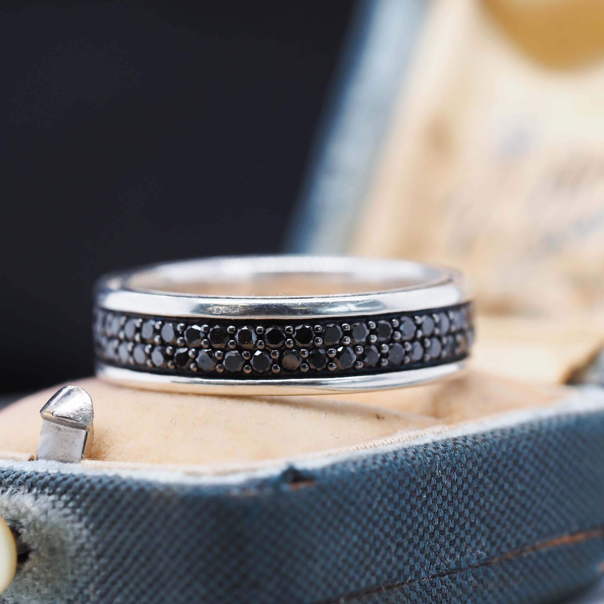 Zweireihiger David Yurman-Ring aus Sterlingsilber mit schwarzen Diamanten, stromlinienförmig im Zustand „Gut“ im Angebot in Atlanta, GA