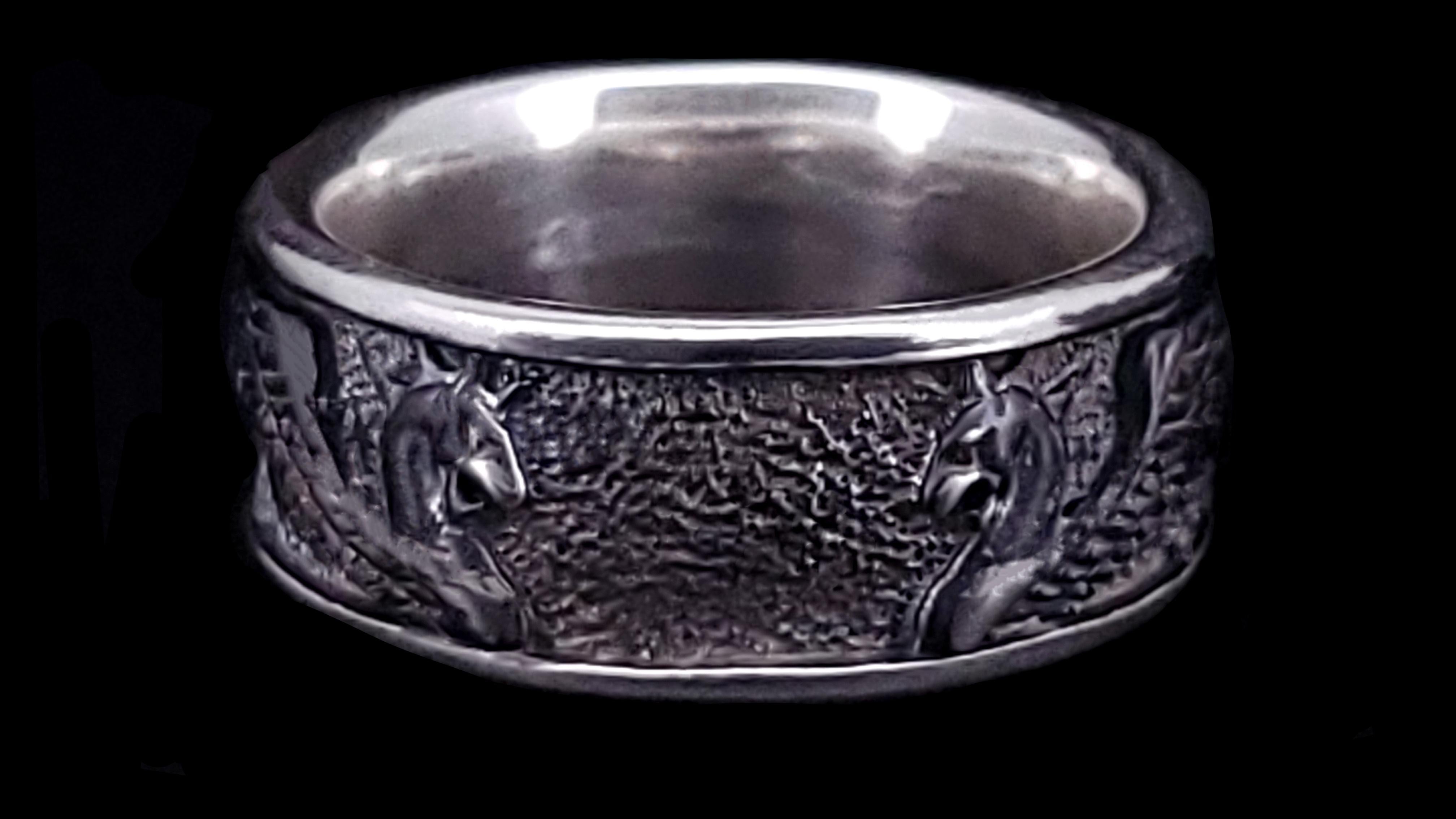 Brand David Yurman
Men's Vintage Band Ring
Material: Sterling Silver 925
Ring Size: 7.5
Band Width: 8.39mm
Band Thickness: 3mm
Condition: Excellent, Looks like new
Scope of Delivery: David Yurman Pouch Included
Estimate Retail Price: $450