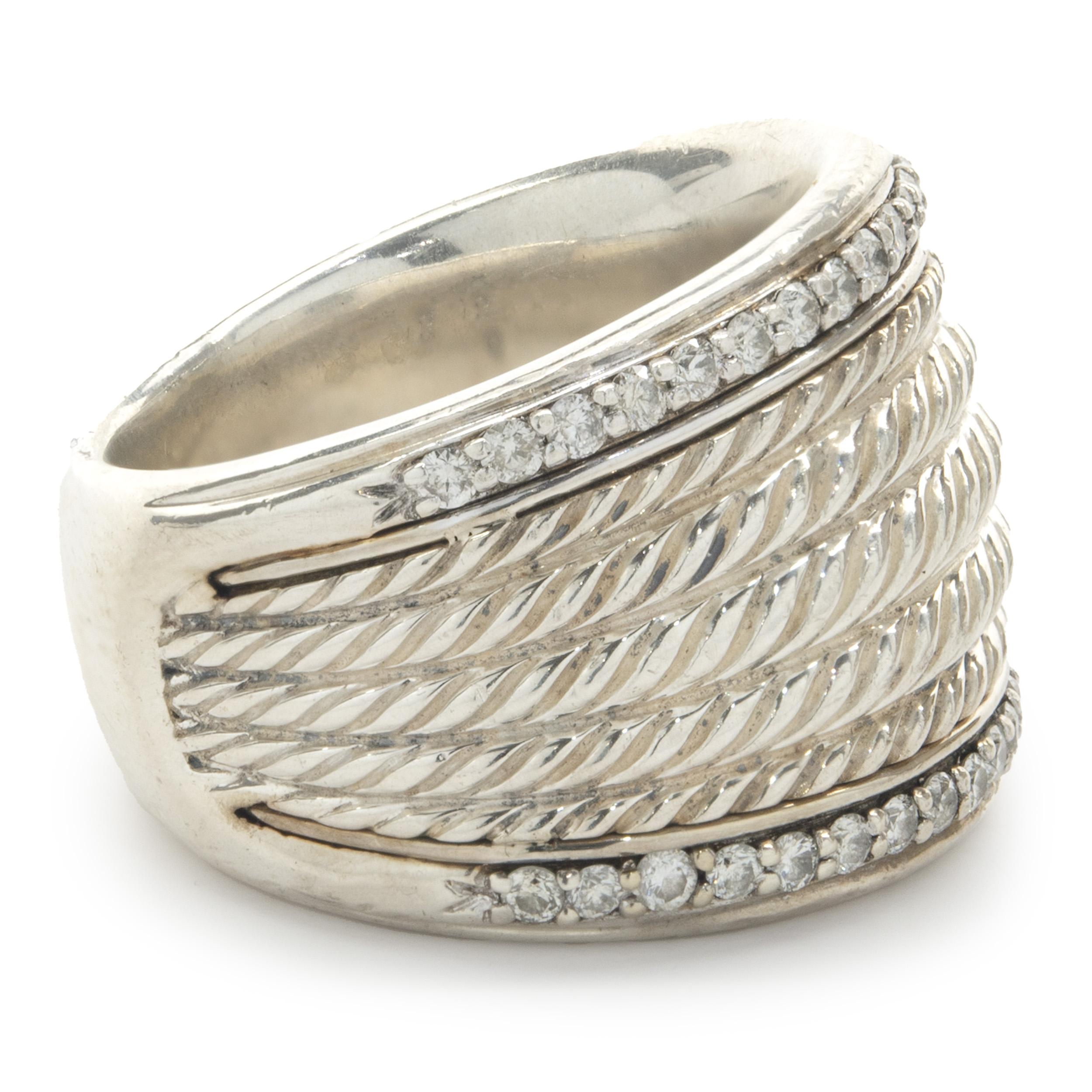 Designer: David Yurman
MATERIAL: Sterling Silber
Abmessungen: Ring ist 17 mm breit
Größe: 6,75
Gewicht: 21,38 Gramm