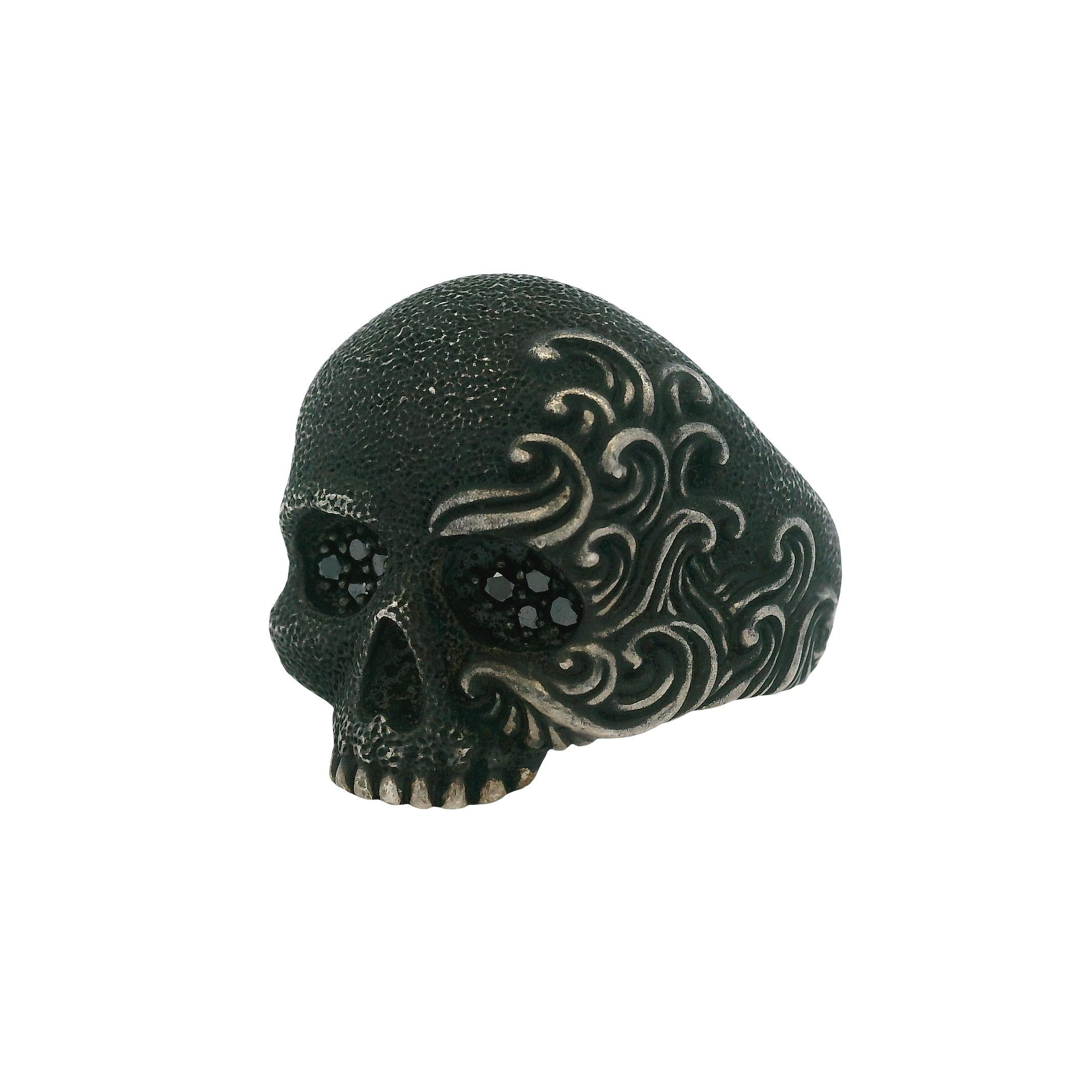 David Yurman Sterling Silver with Black Diamonds Waves Skull Ring In Excellent Condition For Sale In Boca Raton, FL