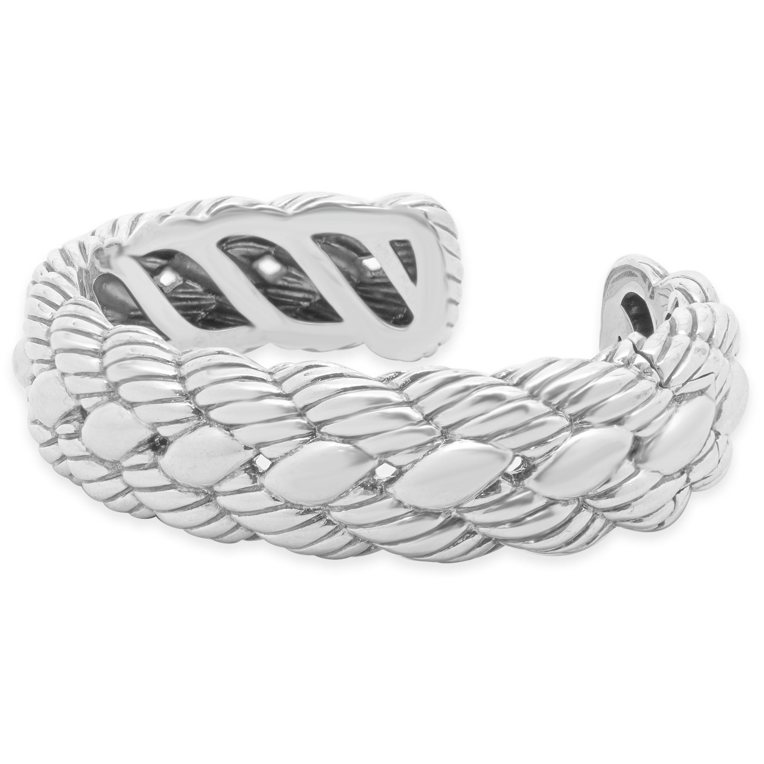 Designer: David Yurman
Material: sterling silver
Dimensions: bracelet will fit a 6.25 in wrist
Weight: 50.10 grams
