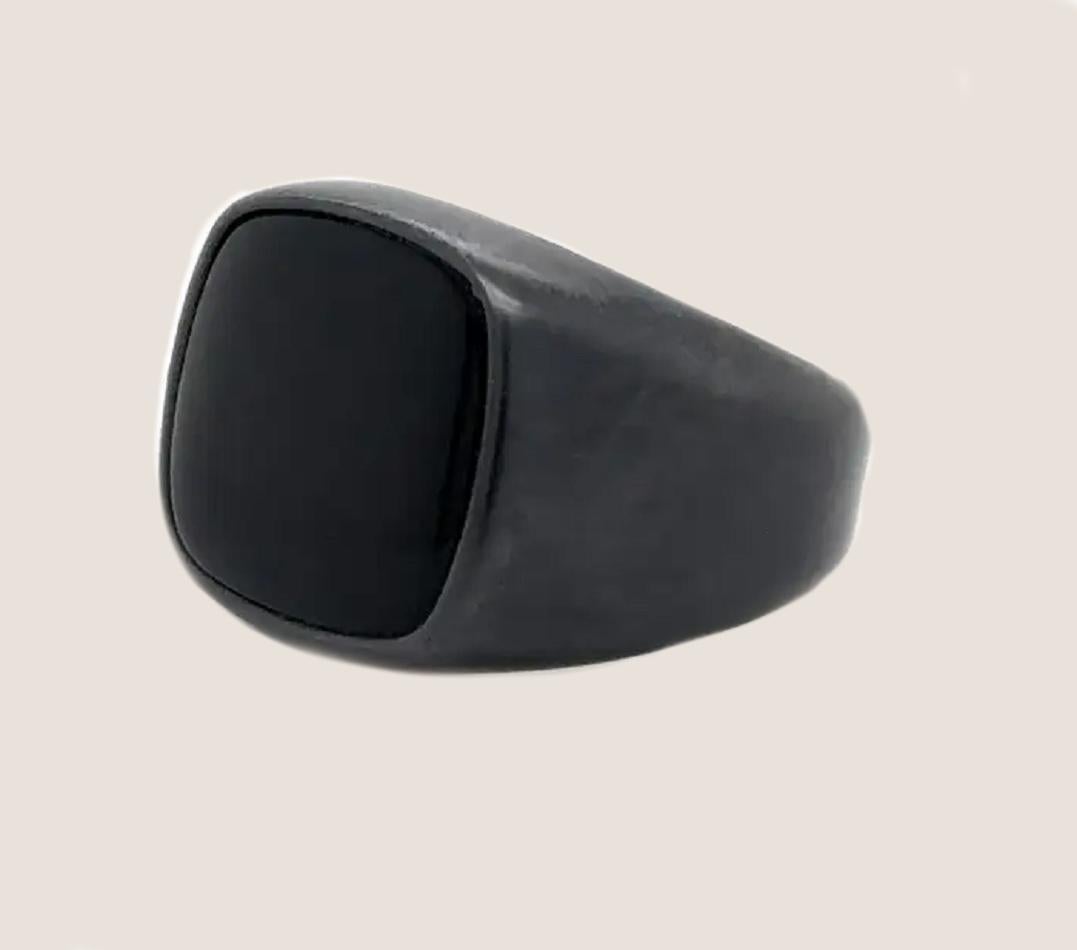 David Yurman Streamline Signet Ring in Black Titanium with Black Onyx Gemstone In New Condition For Sale In New York, NY