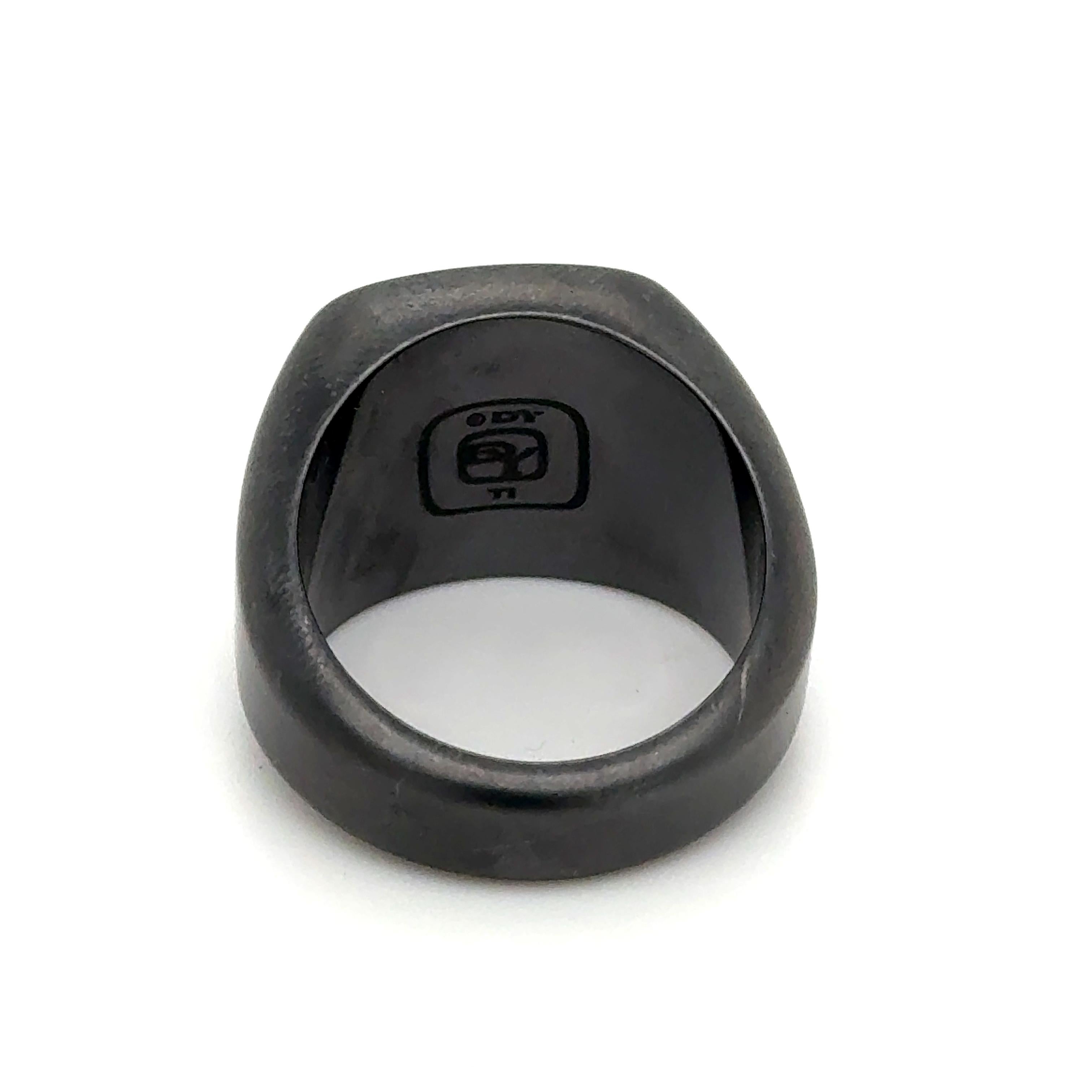 David Yurman Streamline Signet Ring in Black Titanium with Black Onyx Gemstone In Excellent Condition In MIAMI, FL
