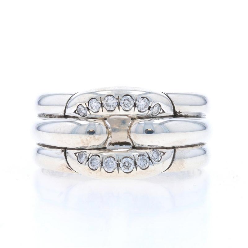 Size: 6 1/4
Sizing Fee: Up 1 1/2 sizes for $80 or Down 1/2 a size for $80

Brand: David Yurman
Collection: Thoroughbred
Design:  Cushion Link Ring

Metal Content: Sterling Silver

Stone Information

Natural Diamonds
Carat(s): .20ctw
Cut: Round