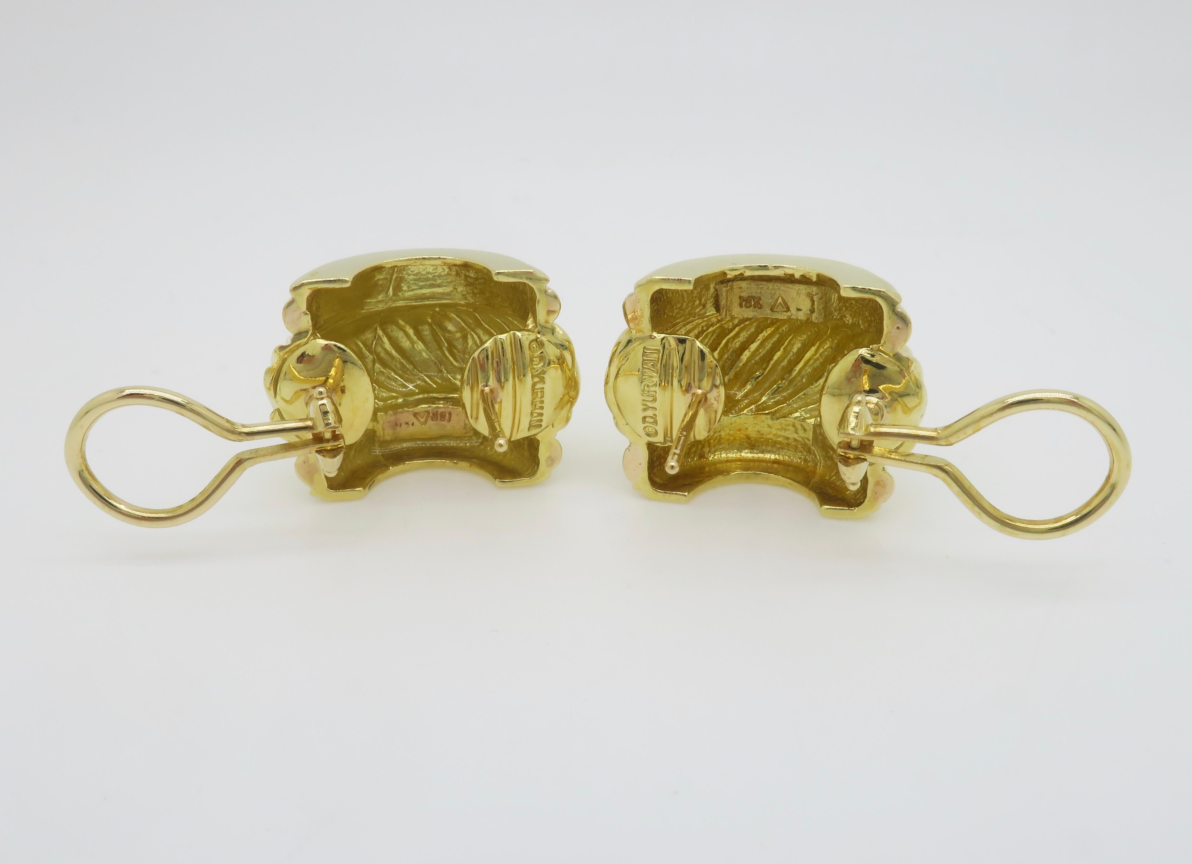 David Yurman Vintage 18k Yellow Gold Omega Back Earrings In Excellent Condition For Sale In Webster, NY