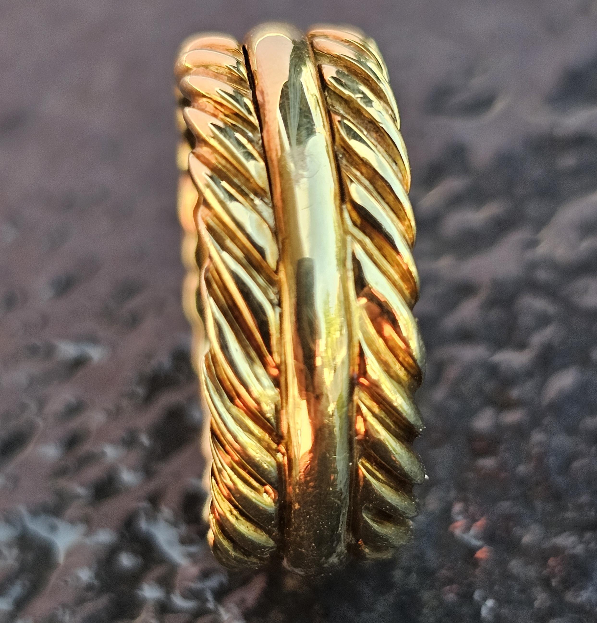 David Yurman Anello nuziale maschile a cavo con 3 file in oro giallo 18k 10 14,9g In condizioni buone in vendita a Northbrook, IL