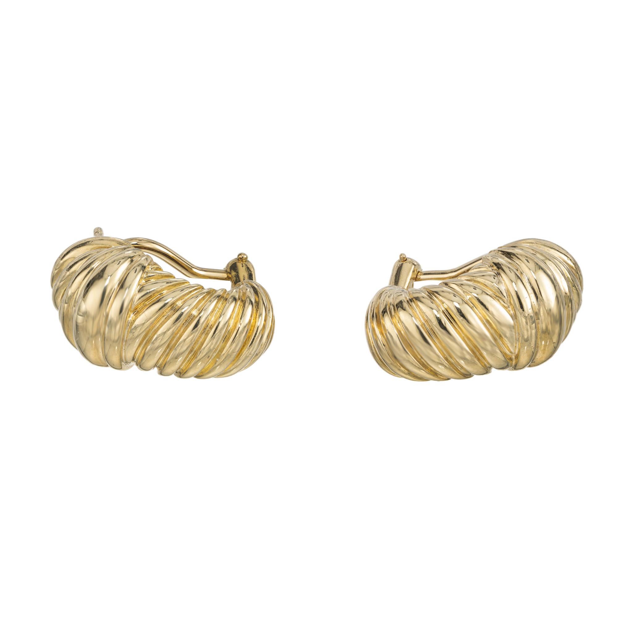 David Yurman Yellow Gold Clip Post Hoop Earrings. These earrings are crafted with elegance and timeless beauty that David Yurman is known for. Made from high-quality 18k yellow gold, these earrings have a classic clip post design that ensures a