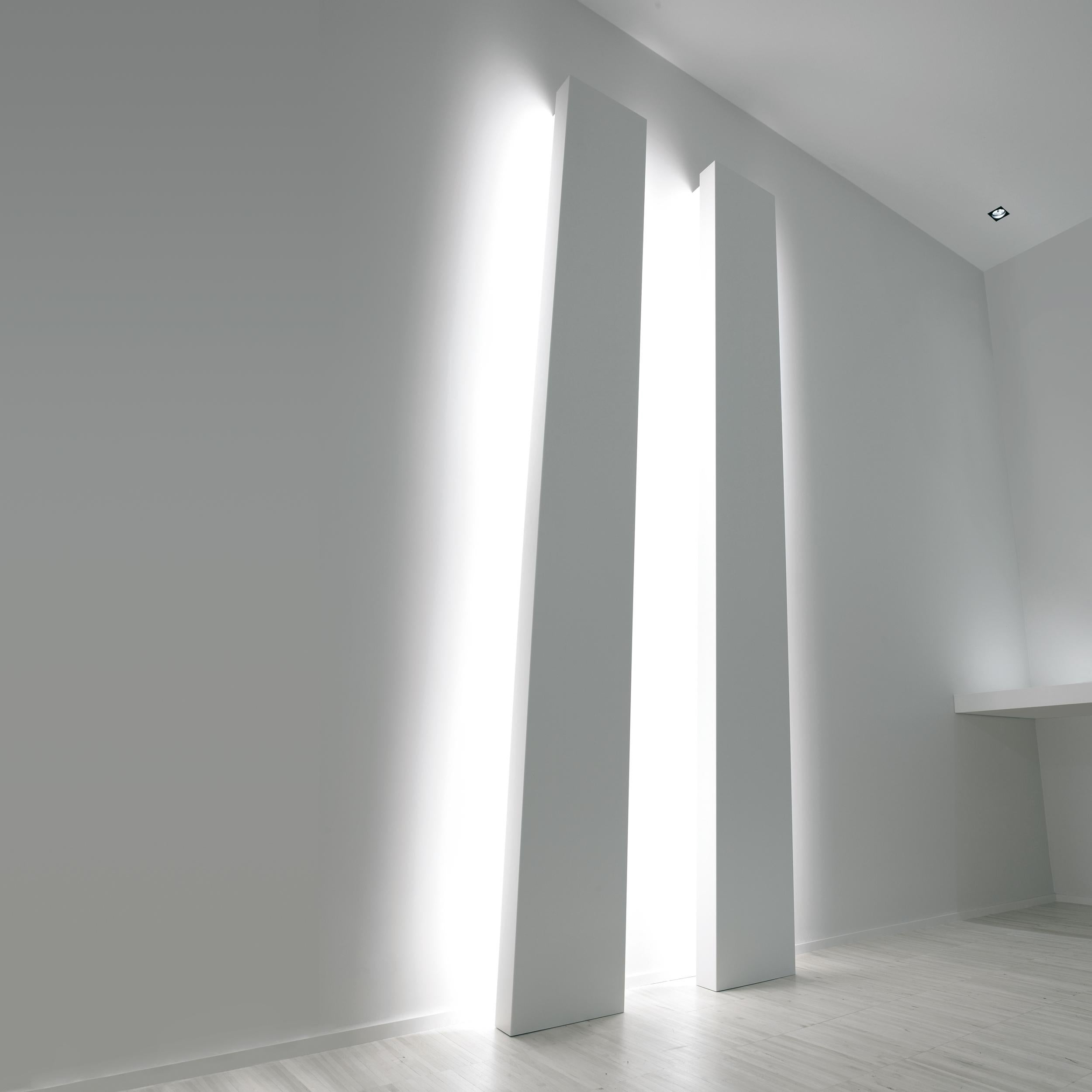 Contemporary Davide Groppi BANNER floor lamp in Matt white by Mauro Ferrari For Sale