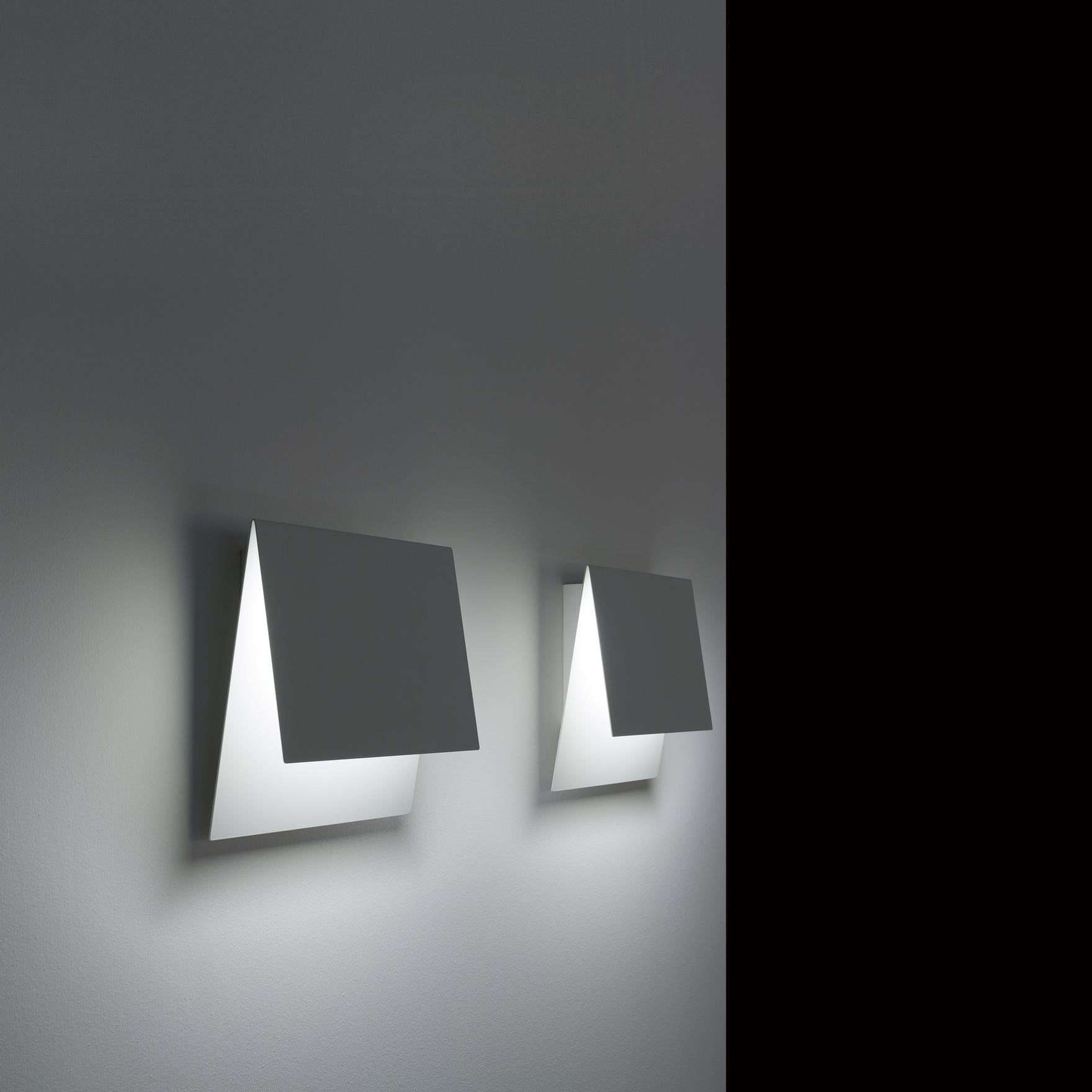 Lampada da parete FOLDER di David Groppi in bianco opaco di 967 DESIGN In condizioni Nuovo in vendita a Brooklyn, NY