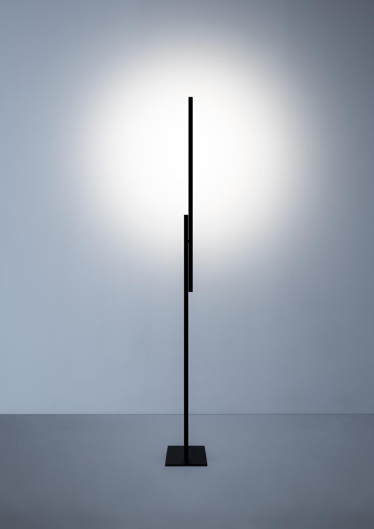 XXIe siècle et contemporain David David Groppi HASHI lampadaire en noir mat par Federico Delrosso en vente