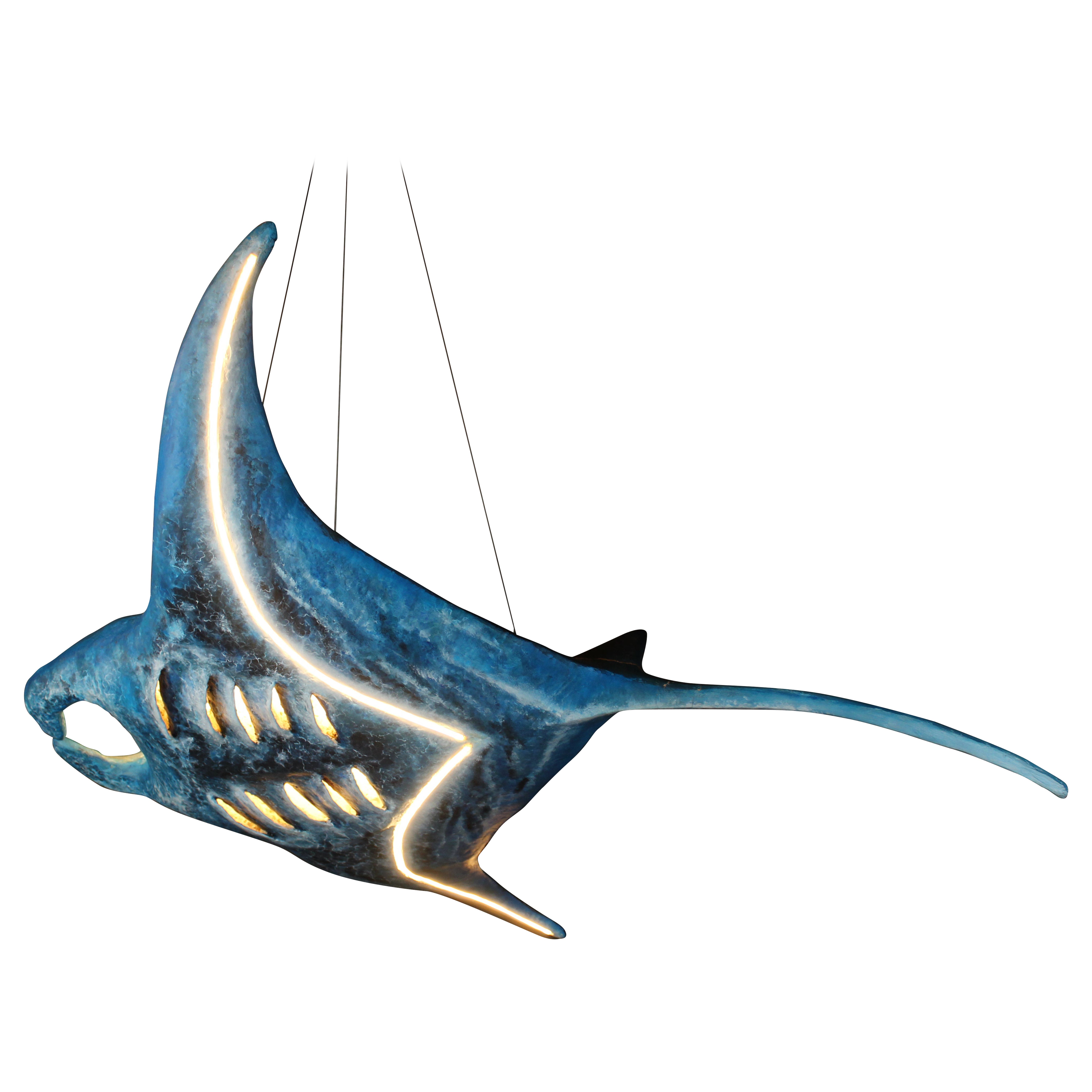 Davide Moretto "Manta" Escultura colgante de papel maché, resina y pan de oro en venta