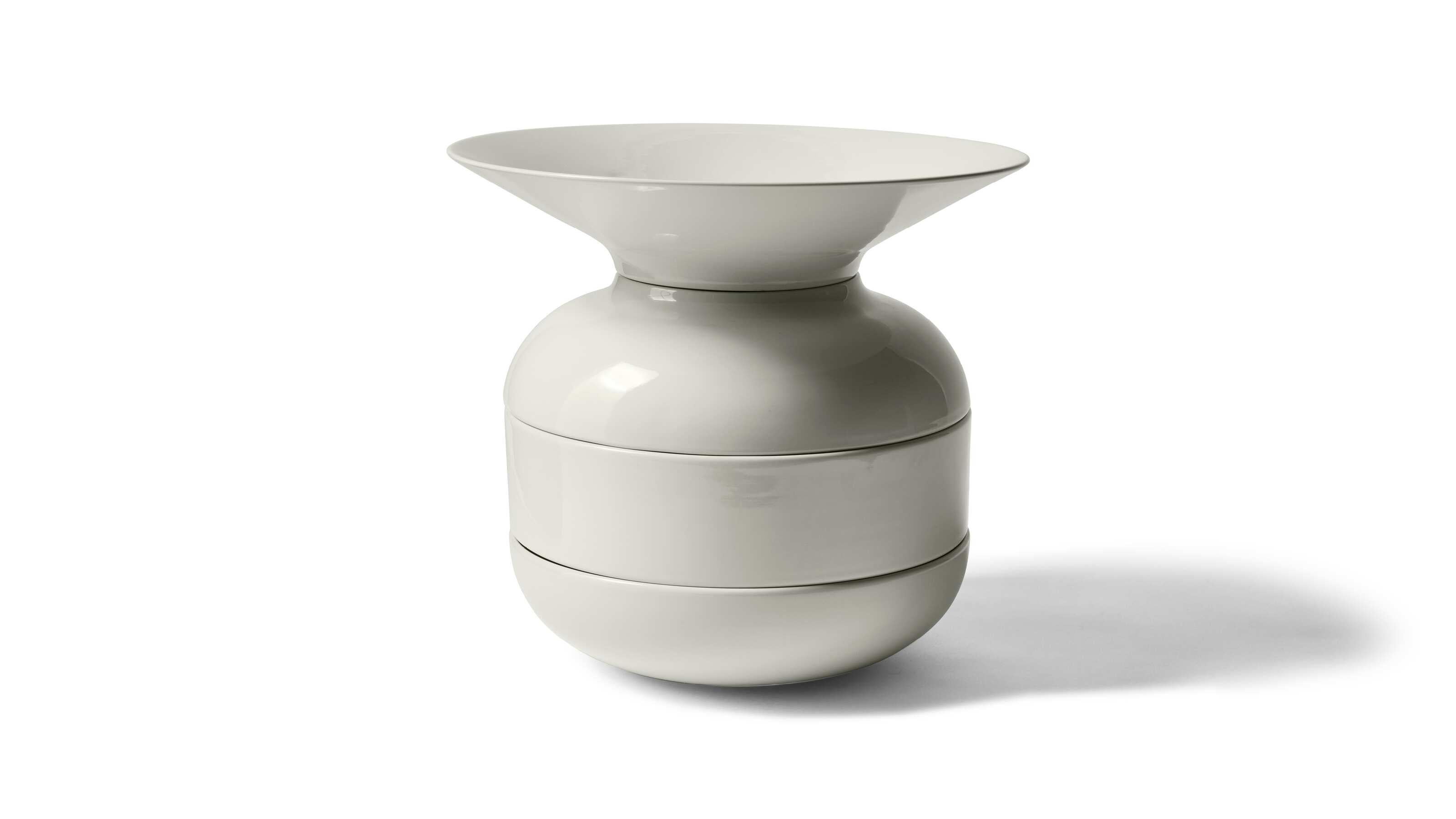 Davide Oldani Attila Veres Torrecotta  For Cassina 

The result of a collaboration between chef Davide Oldani and designer Attila Veress, Torrecotta Vase, part of the modular system, is a bowl that can be used in different ways, ideal as a storage