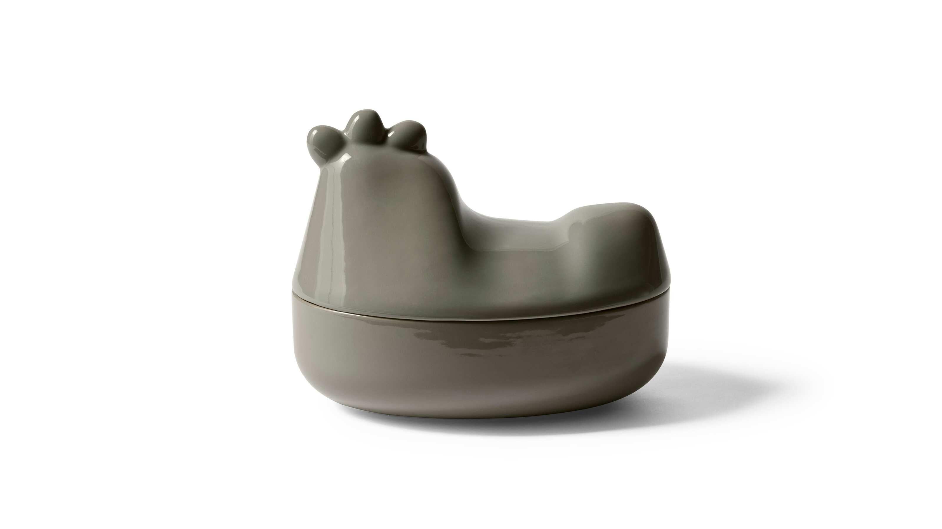 David Oldani Taac Pollo per Cassina

Taac Chicken fa parte della collezione di contenitori in ceramica smaltata, che segna la prima collaborazione di Cassina con lo chef David Oldani.

Inventore della cosiddetta 