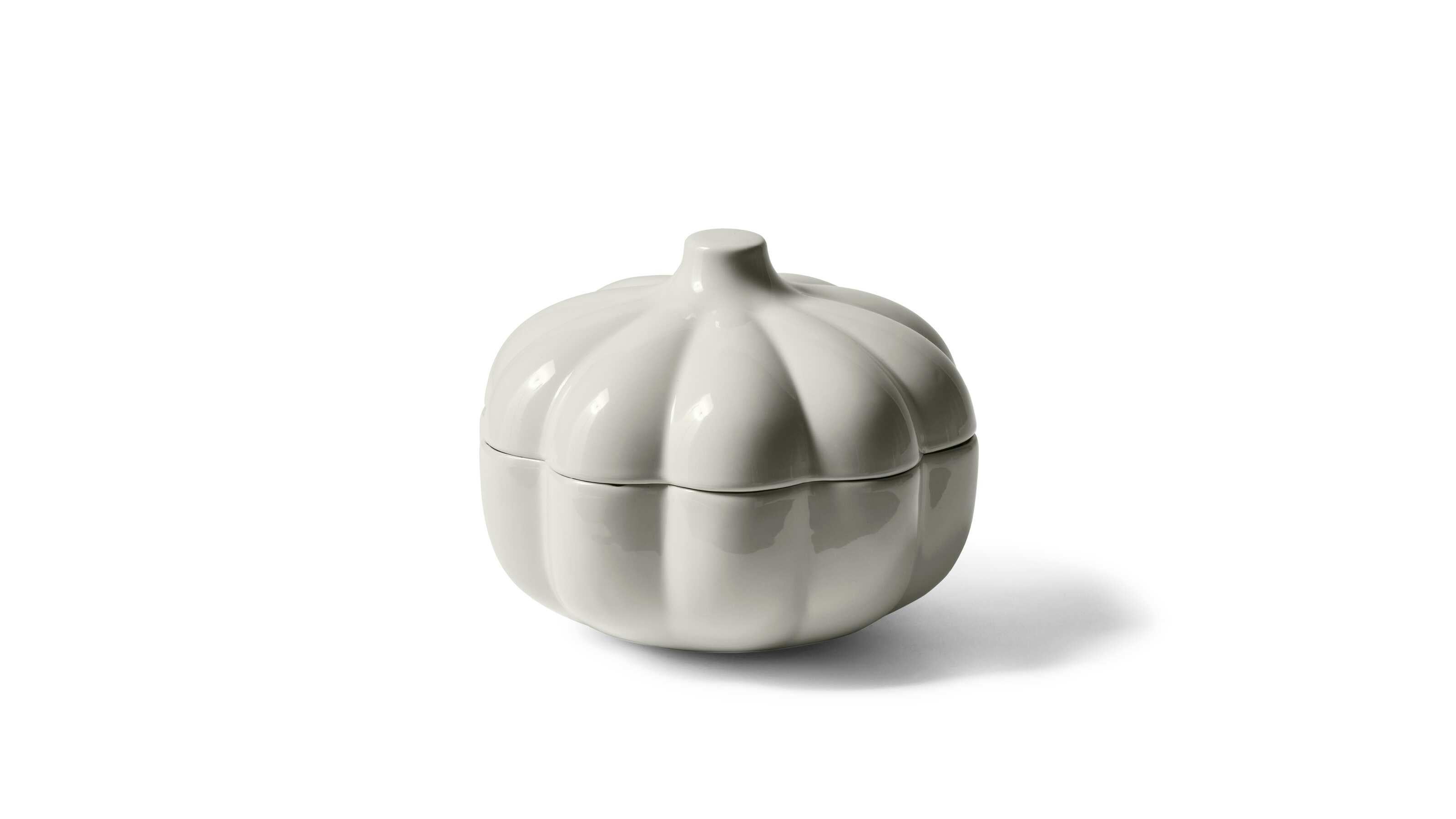 David David Oldani Taac Pumpkin per Cassina

Taac Pumpkin fa parte della collezione di contenitori in ceramica smaltata, che segna la prima collaborazione di Cassina con lo chef David Oldani.

Inventore della cosiddetta 