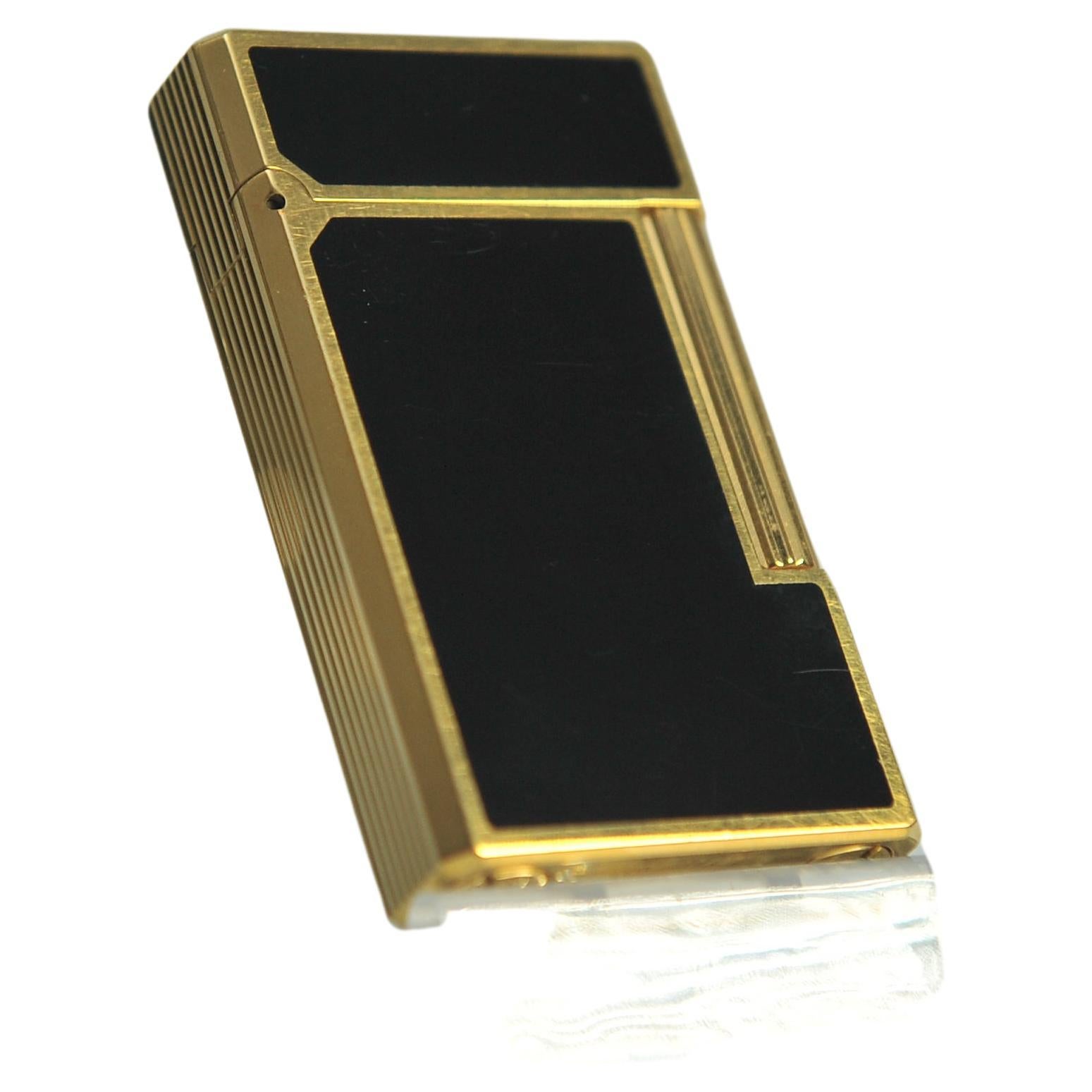 Lacquer Davidoff Laque De Chine Pocket Cigarette Lighter Made in France Stamped 1E9DY06  For Sale