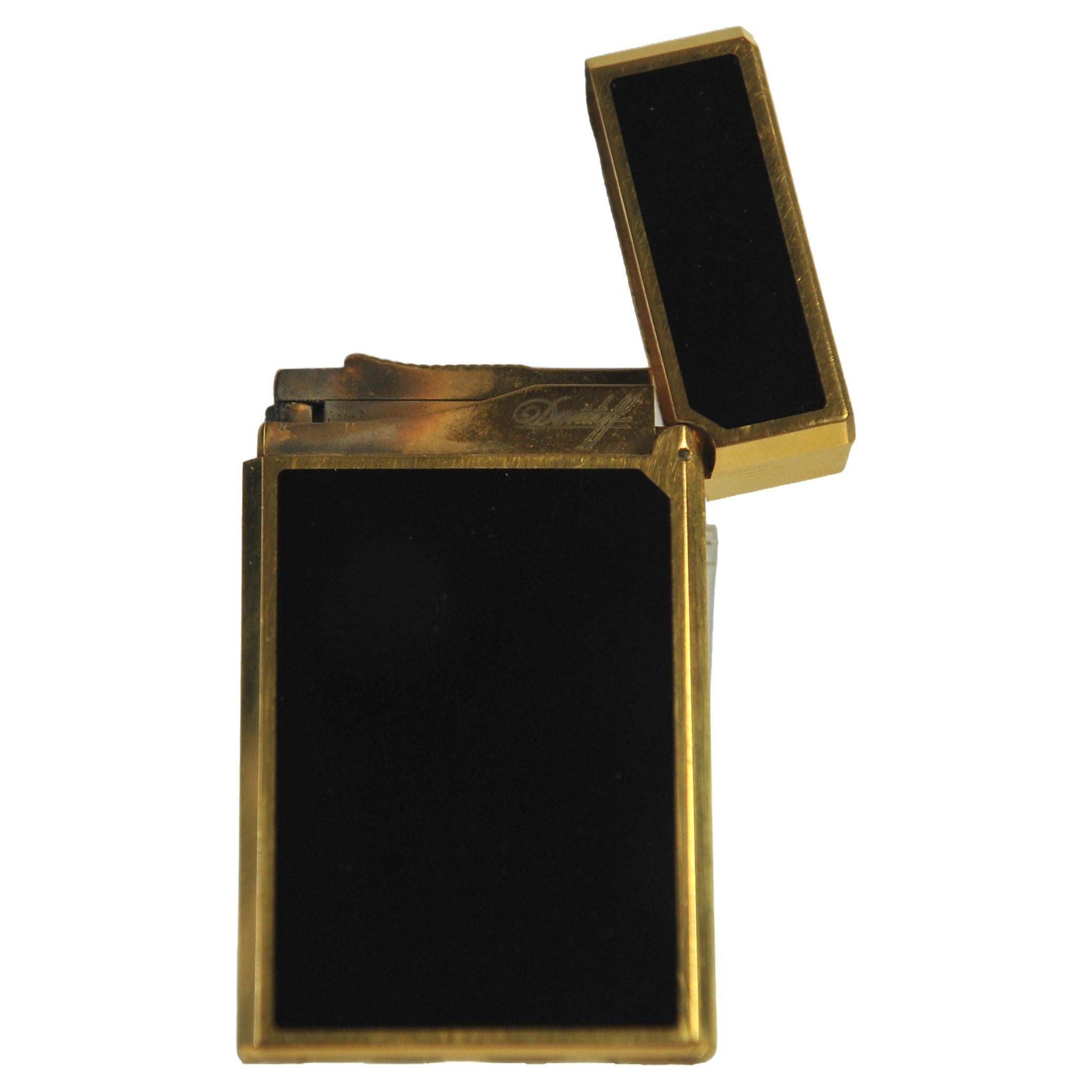 Lacquered Davidoff Laque De Chine Pocket Cigarette Lighter Made in France Stamped 1E9DY06  For Sale
