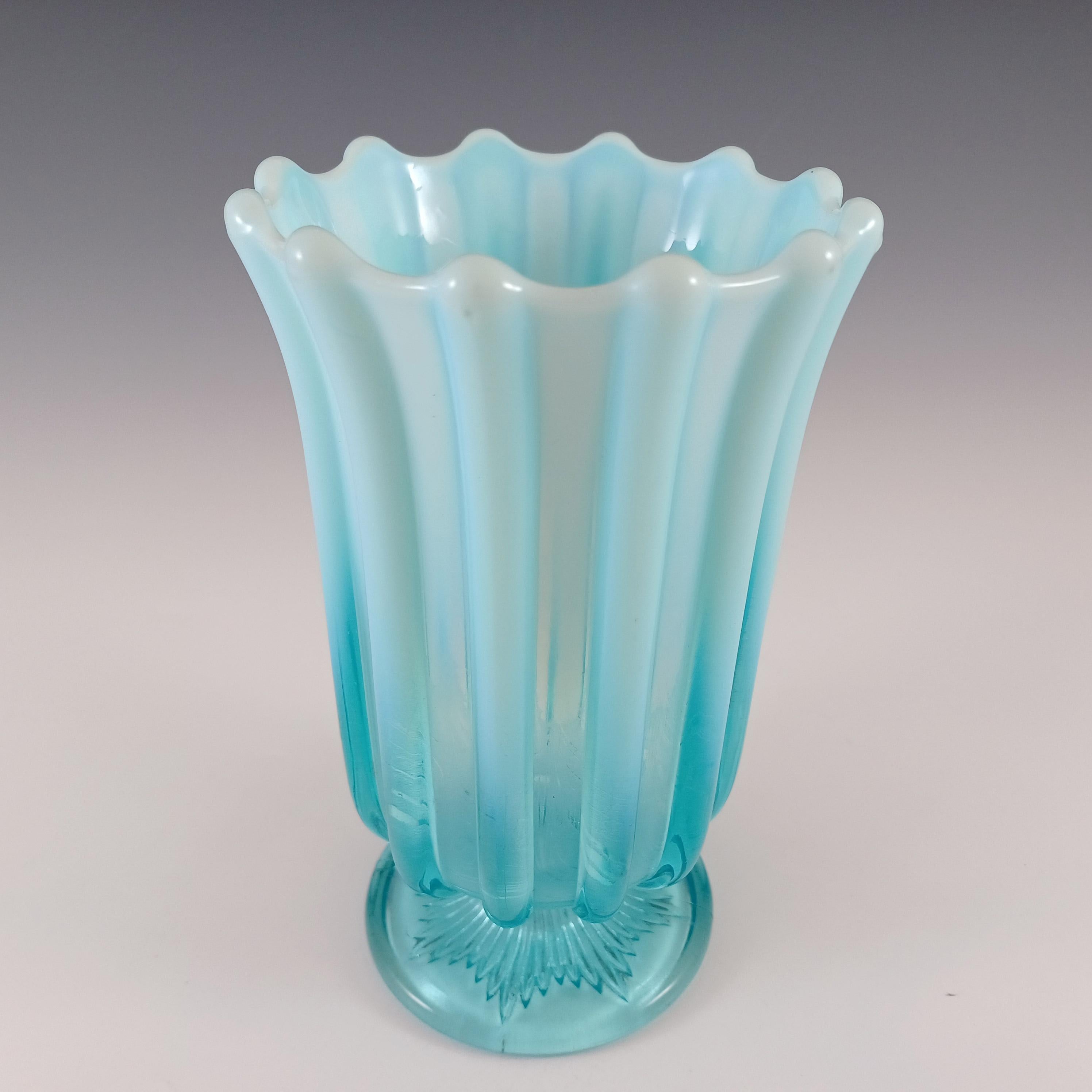 Britannico Vaso Davidson Blue Pearline in vetro vittoriano 