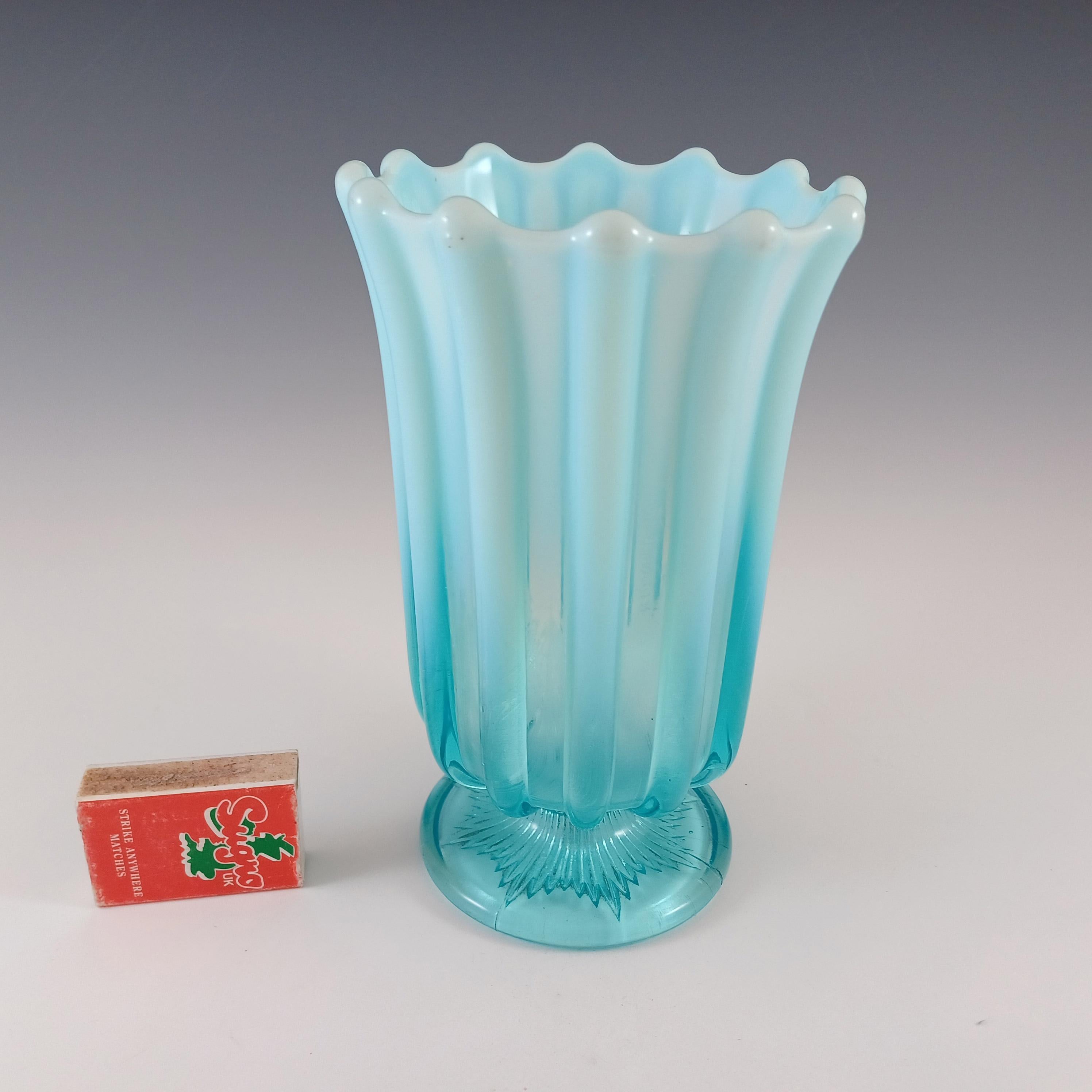 Vaso Davidson Blue Pearline in vetro vittoriano 