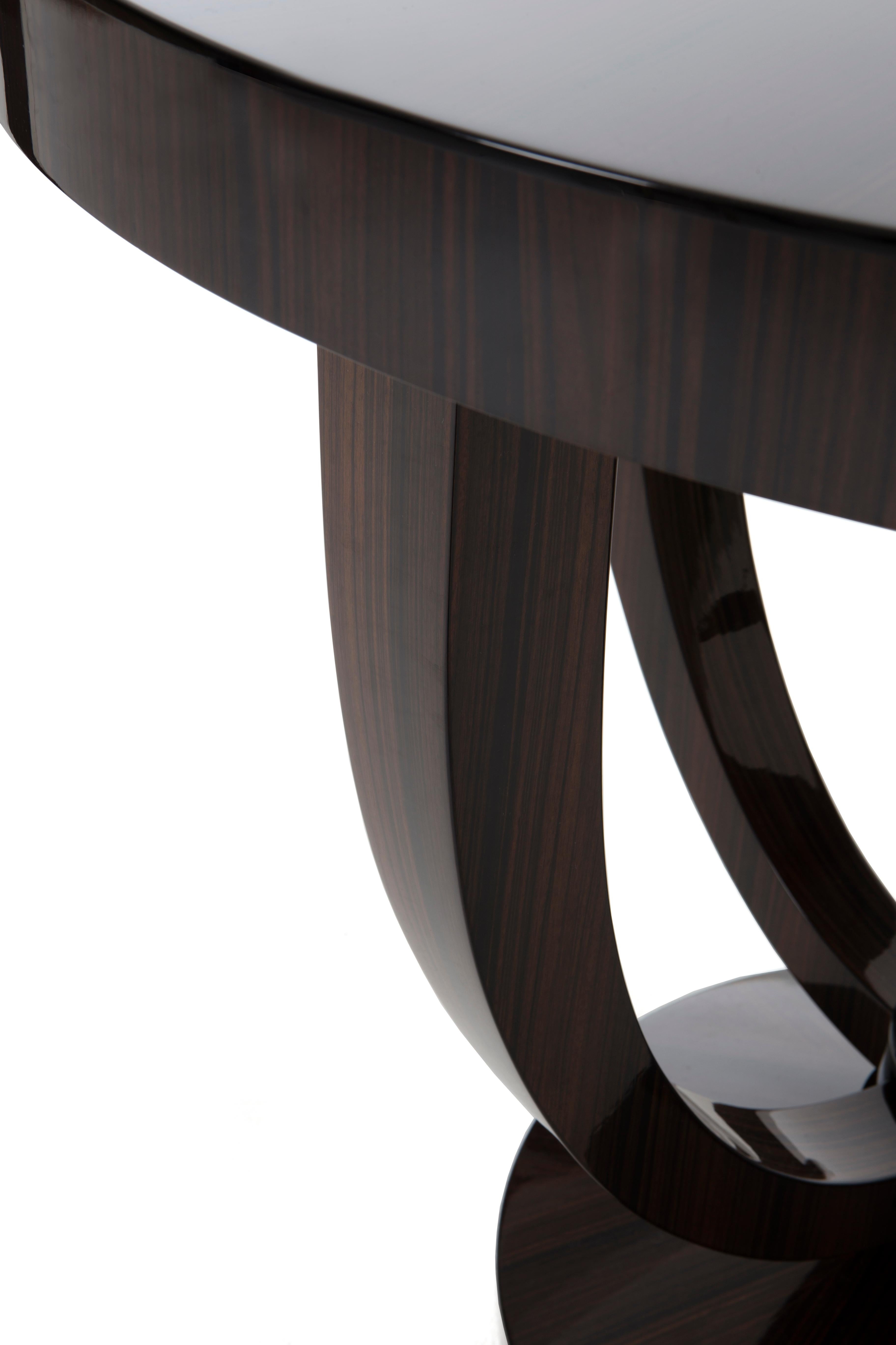 Davidson's, Circular Chatfield Dining Table, in Brown Macassar Ebony In New Condition In London, GB