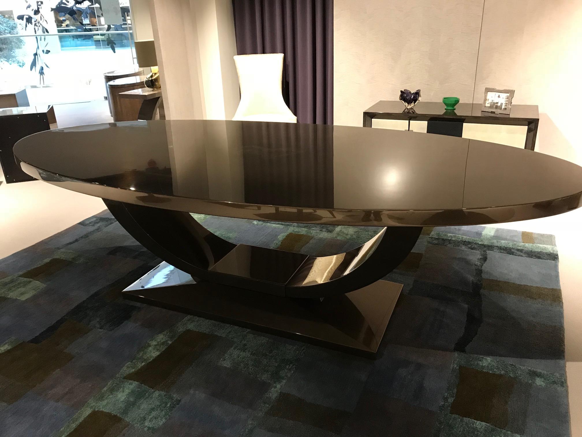 British Davidson's Art Deco, Eliptical Ovington Dining Table in Brown Mcassar Ebony Wood