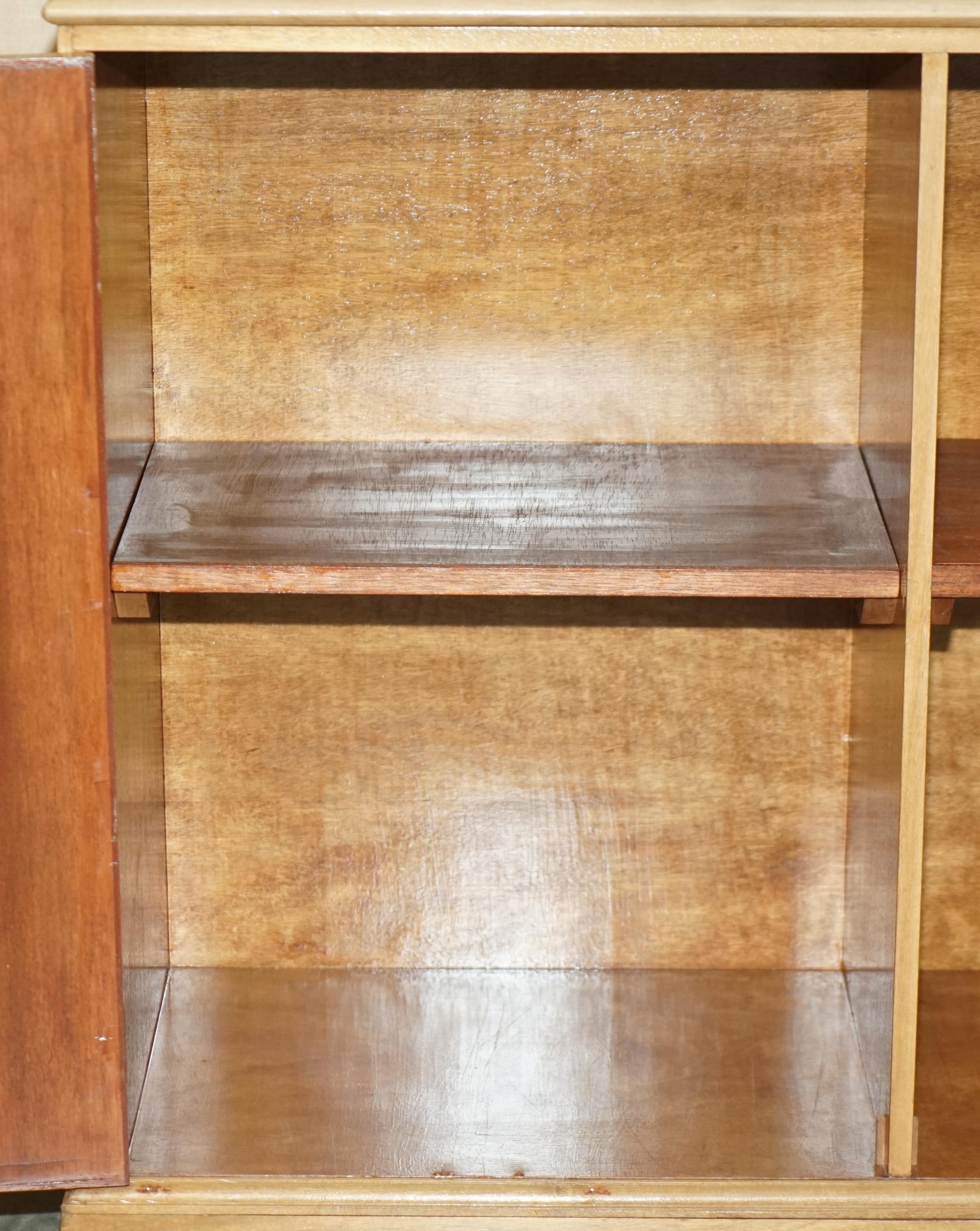 LIBRERIA DAVIND LINLEY STYLE SATiNWOOD in legno di noce e legno duro in vendita 10