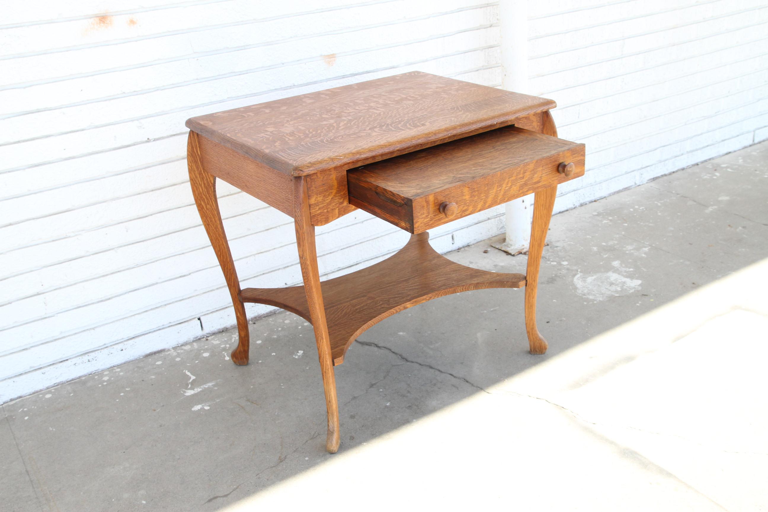 Metà XX secolo Davis-Birely Table Co  Scrivania in vendita