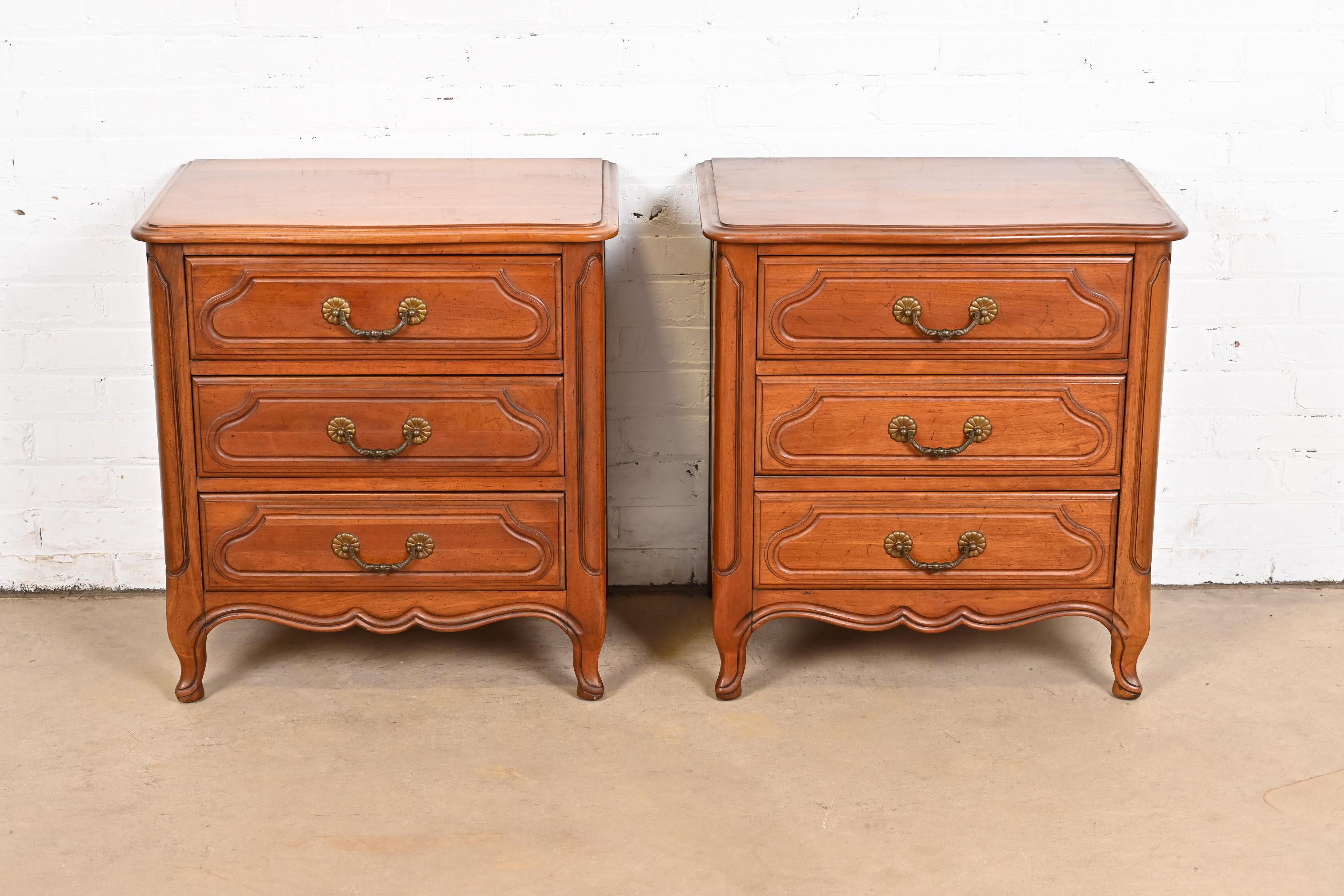 American Davis Cabinet Co. French Provincial Louis XV Carved Cherry Wood Bedside Chests For Sale