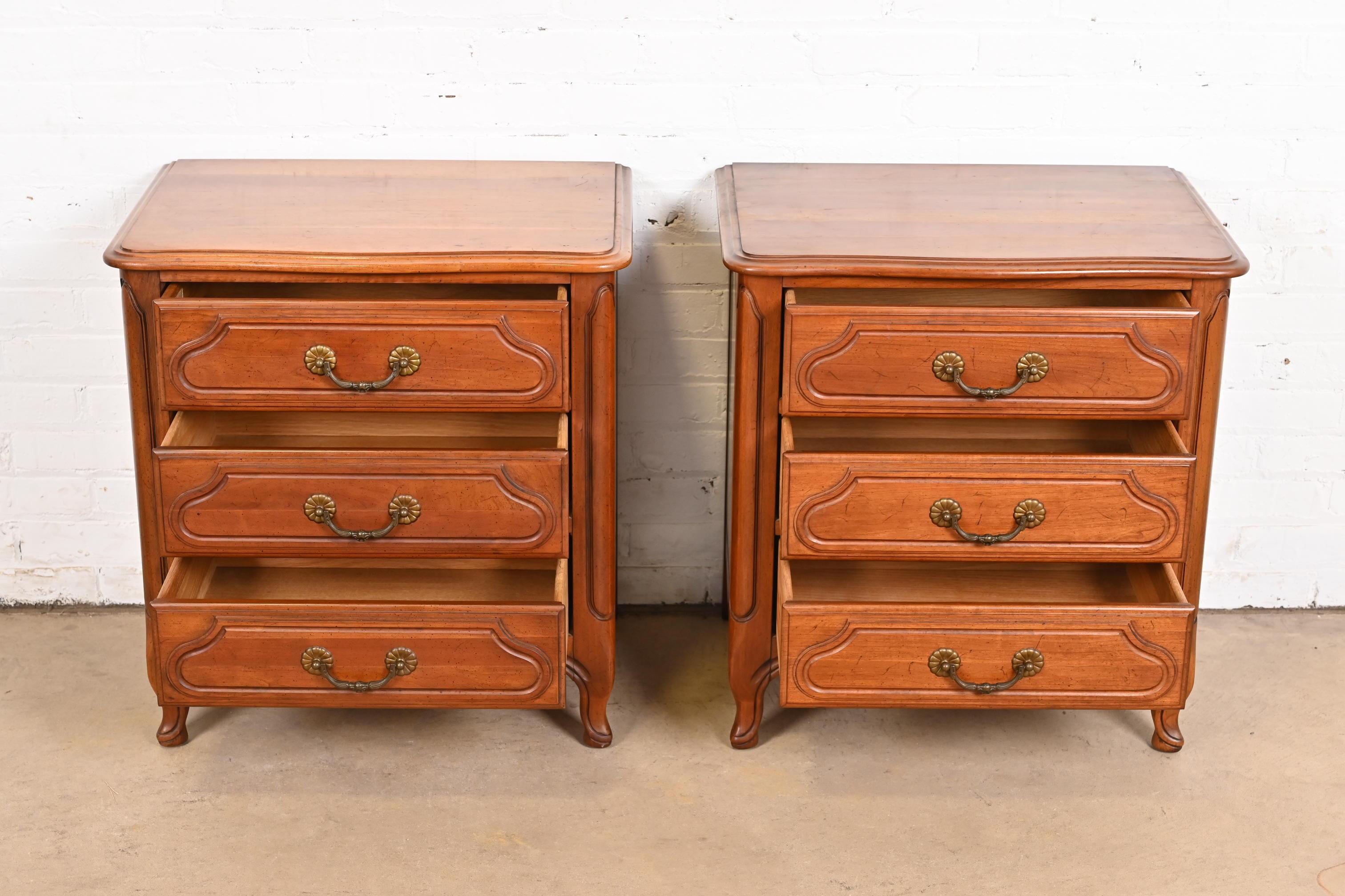 Brass Davis Cabinet Co. French Provincial Louis XV Carved Cherry Wood Bedside Chests For Sale