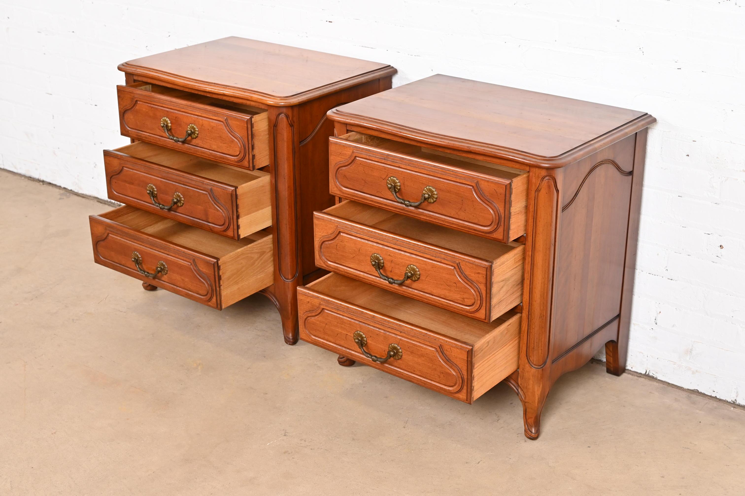 Davis Cabinet Co. French Provincial Louis XV Carved Cherry Wood Bedside Chests For Sale 1