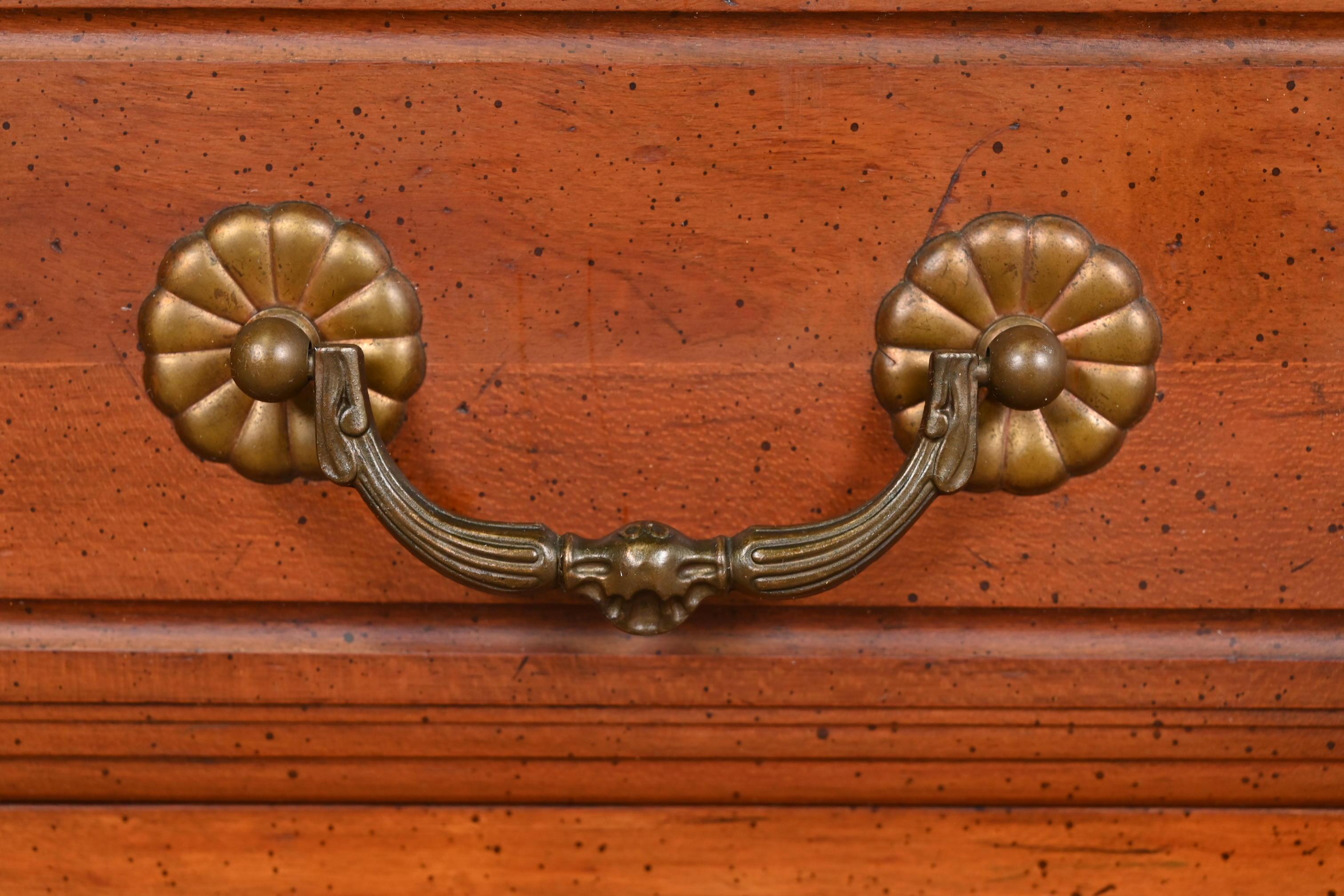 Davis Cabinet Co. French Provincial Louis XV Carved Cherry Wood Bedside Chests For Sale 2