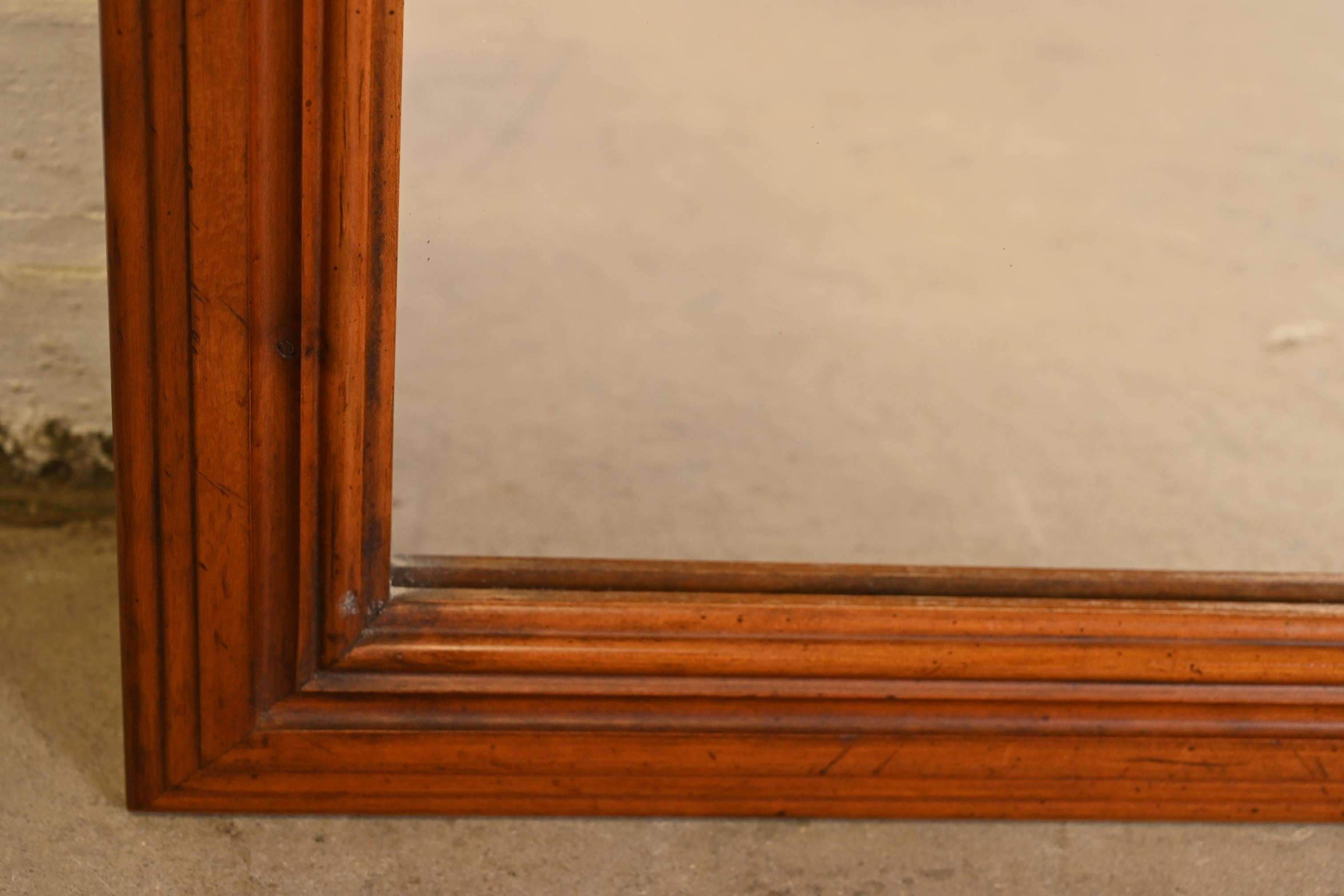 Davis Cabinet Co. Paire de grands miroirs muraux Louis XV de style provincial français en vente 1