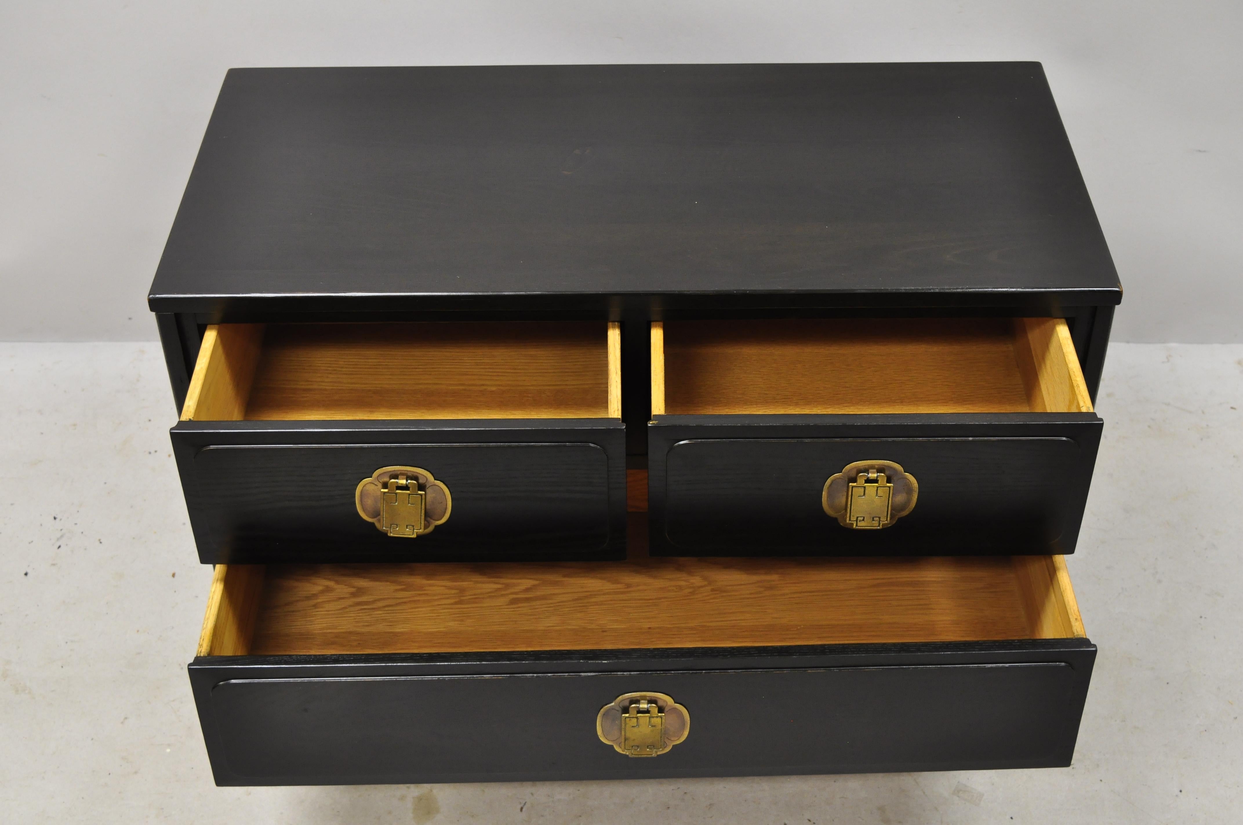 Davis Cabinet Co James Mont Ebonized Oriental Chinoiserie Lacquer 3-Drawer Chest In Good Condition In Philadelphia, PA
