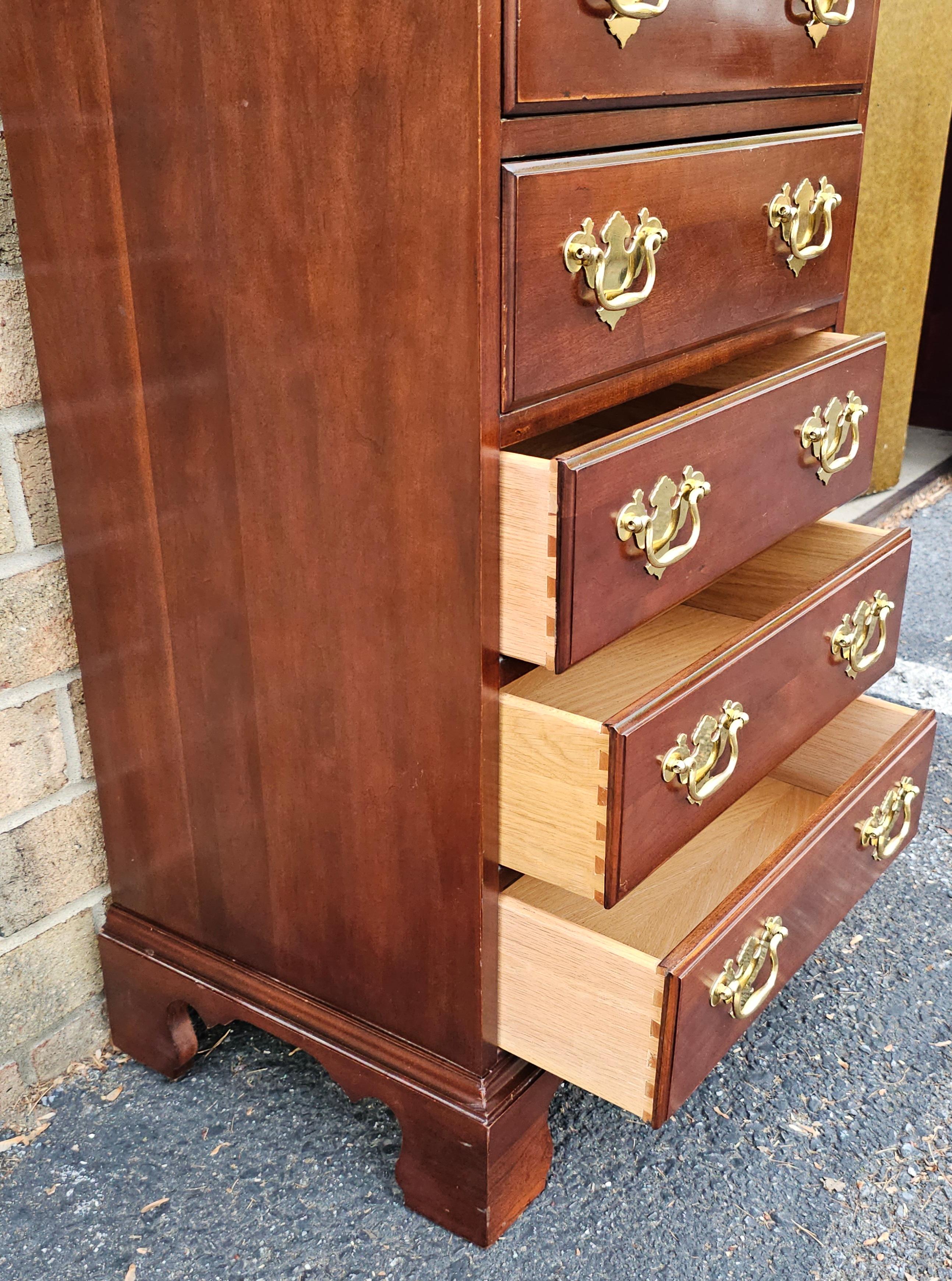 Americano Davis Cabinet Co Cassettiera Semainier in mogano in vendita