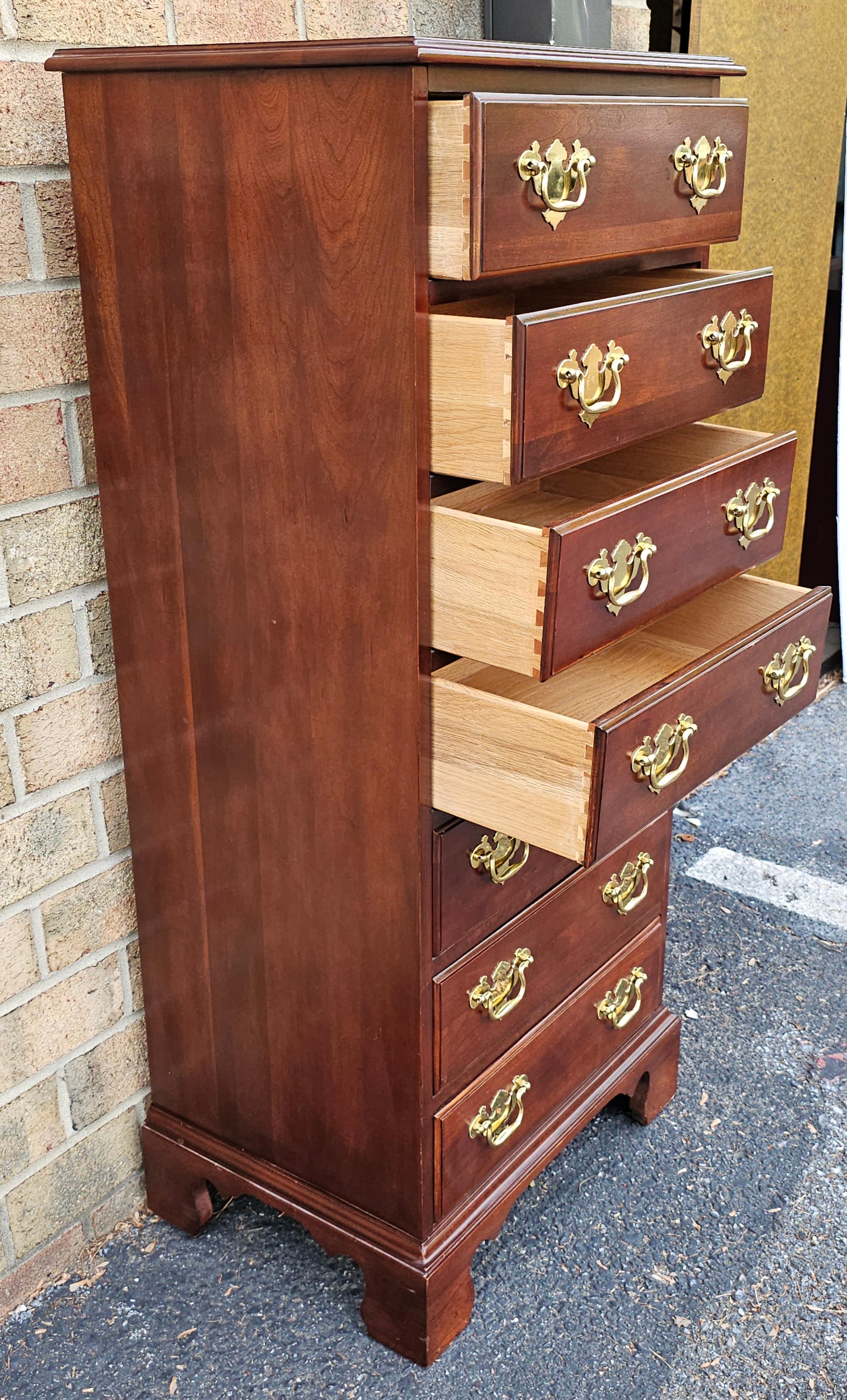 Mordenzato Davis Cabinet Co Cassettiera Semainier in mogano in vendita
